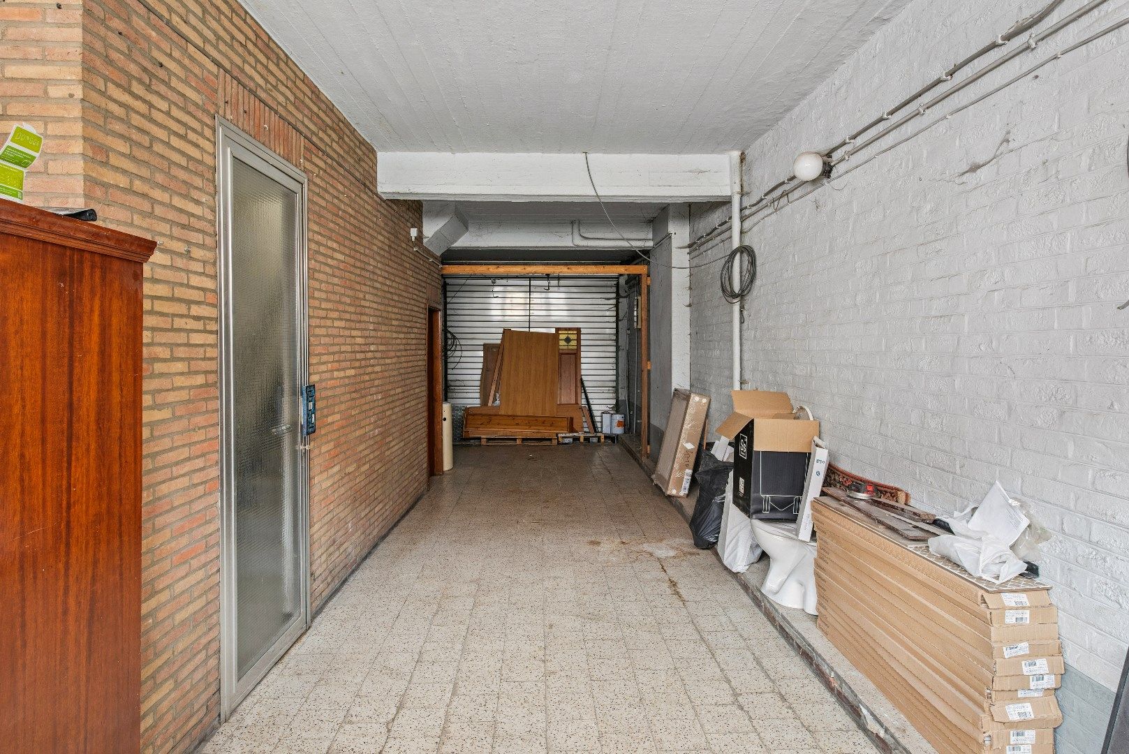 Deels te renoveren bel-étage met ruime garage en potentieel foto 4