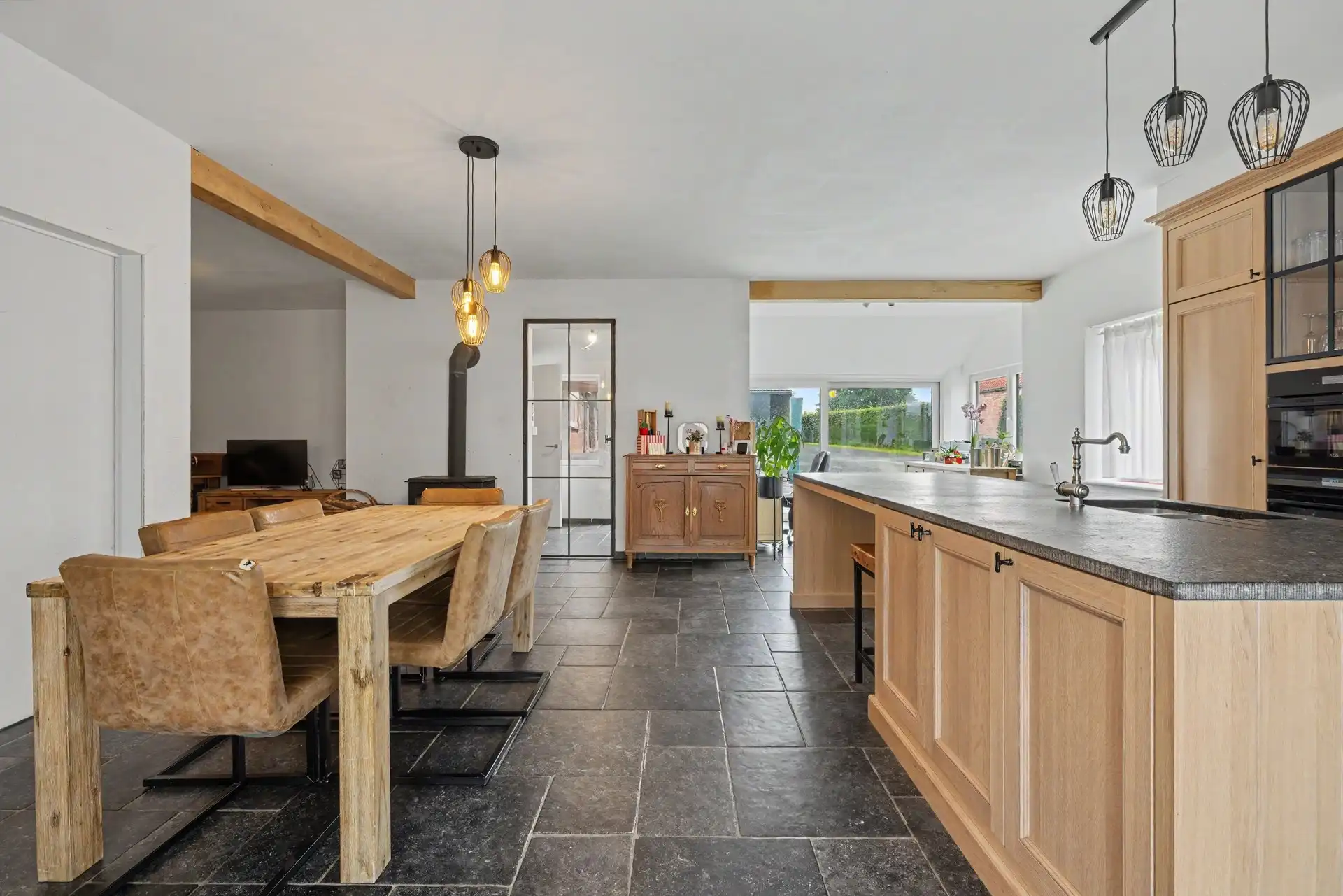 Charmante, gerenoveerde gezinswoning met hedendaagse loods van 400m²  foto 8