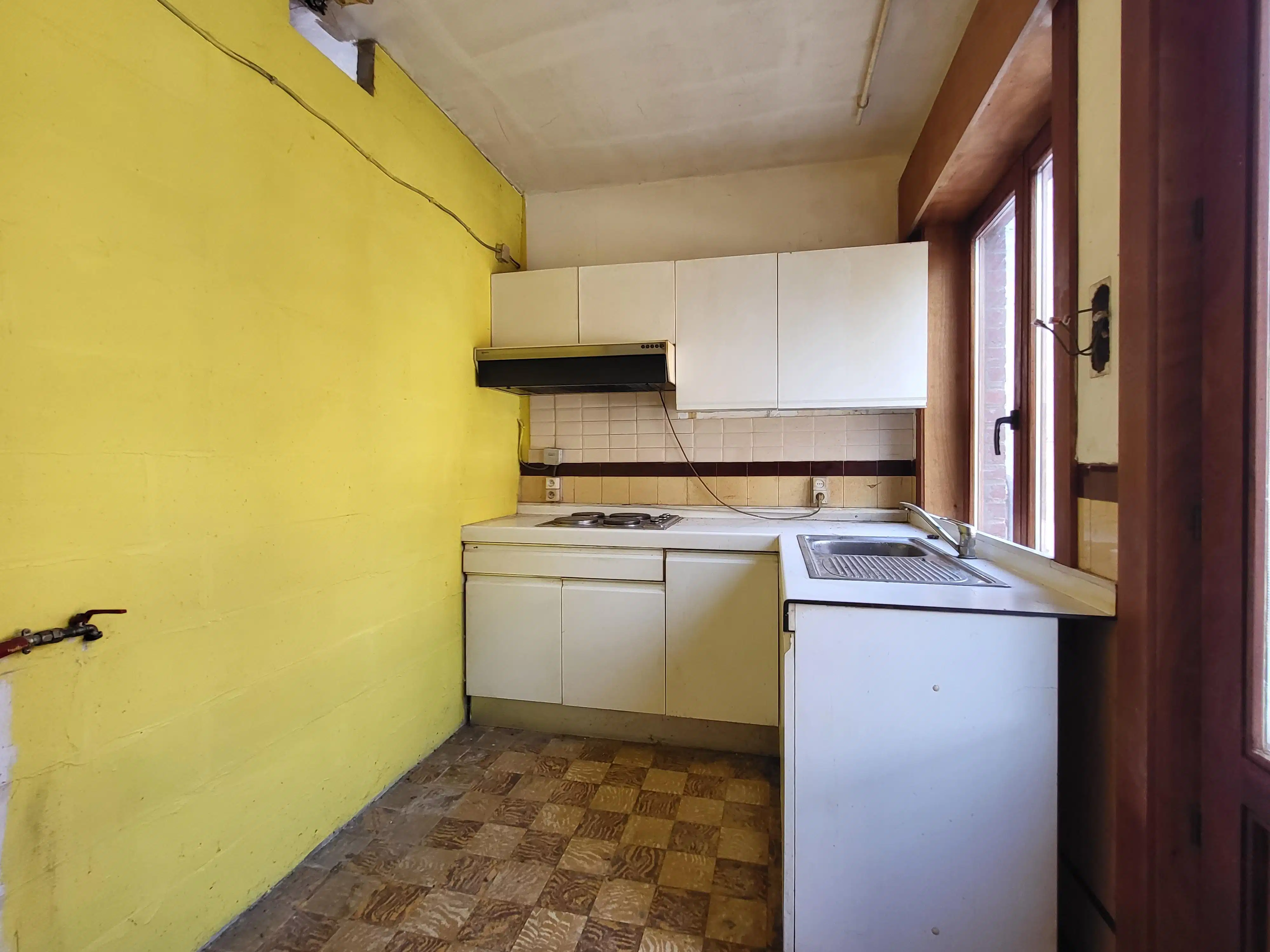 Te renoveren woning met veel charme en ruime tuin op 671 m².  foto 18