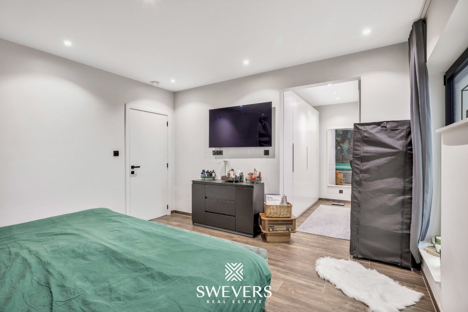 Stijlvol wonen op een ruim perceel met 4 slaapkamers en topafwerking foto 27