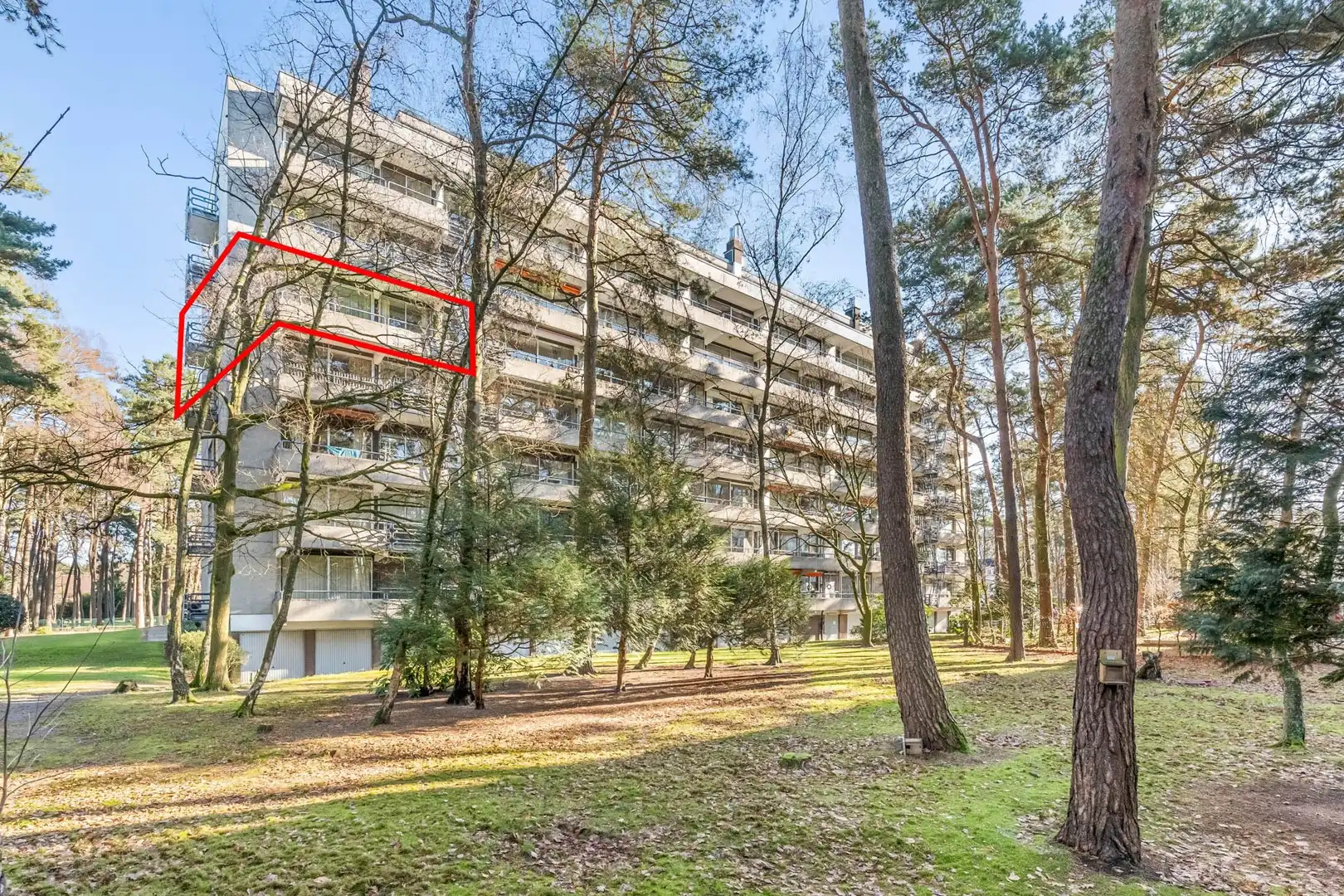 Ruim en lichtrijk appartement met 3 slaapkamers, balkons, garage en berging in Genk foto {{pictureIndex}}