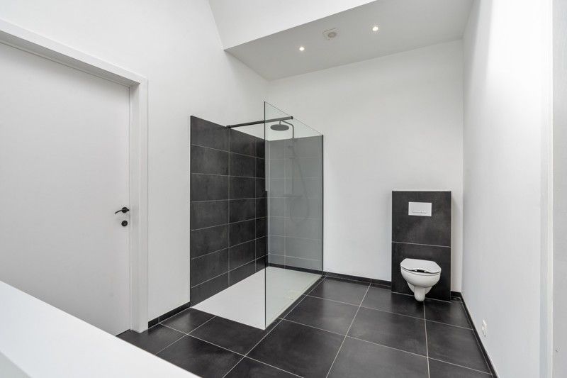 Zeer ruim en stijlvol penthouse met tuin en garage foto 16