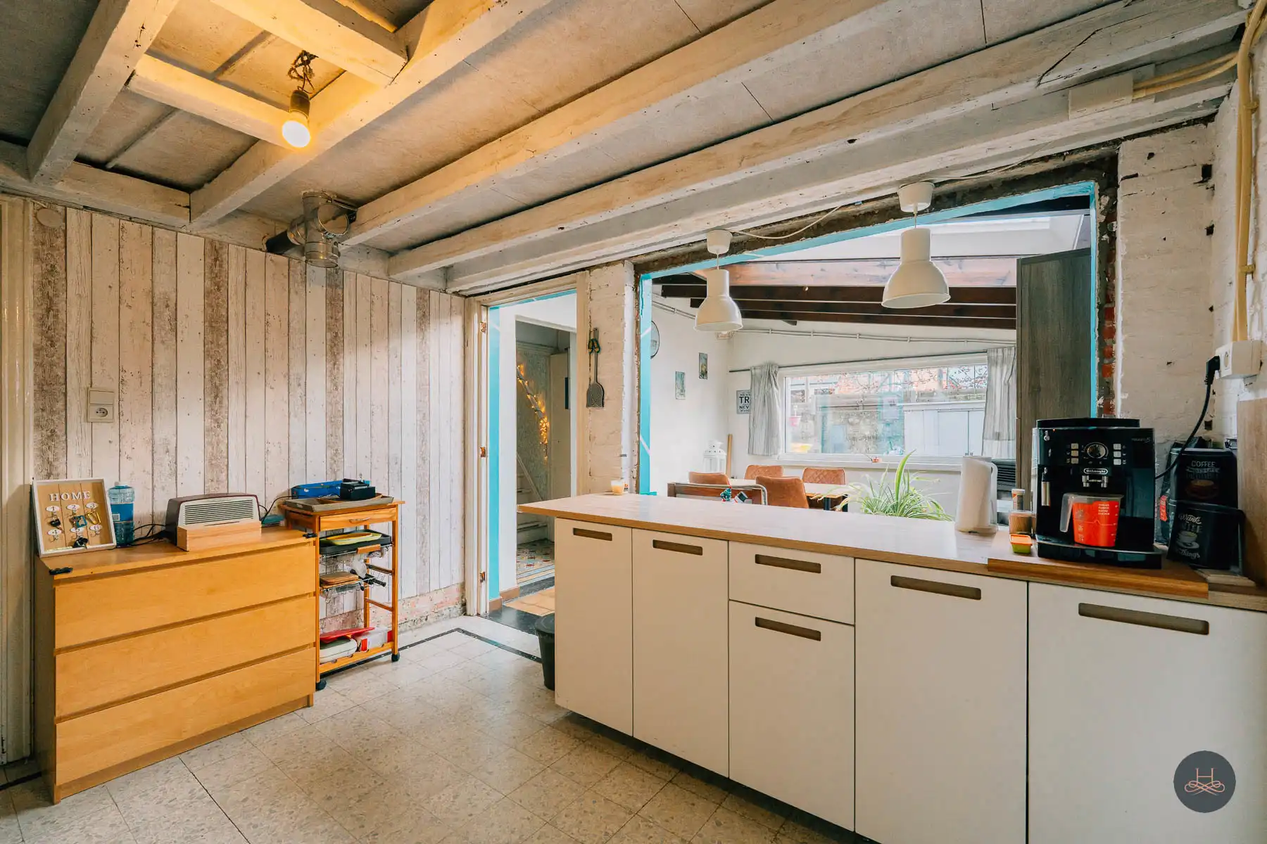 Gezinswoning met renovatiepotentieel op knap perceel foto 10