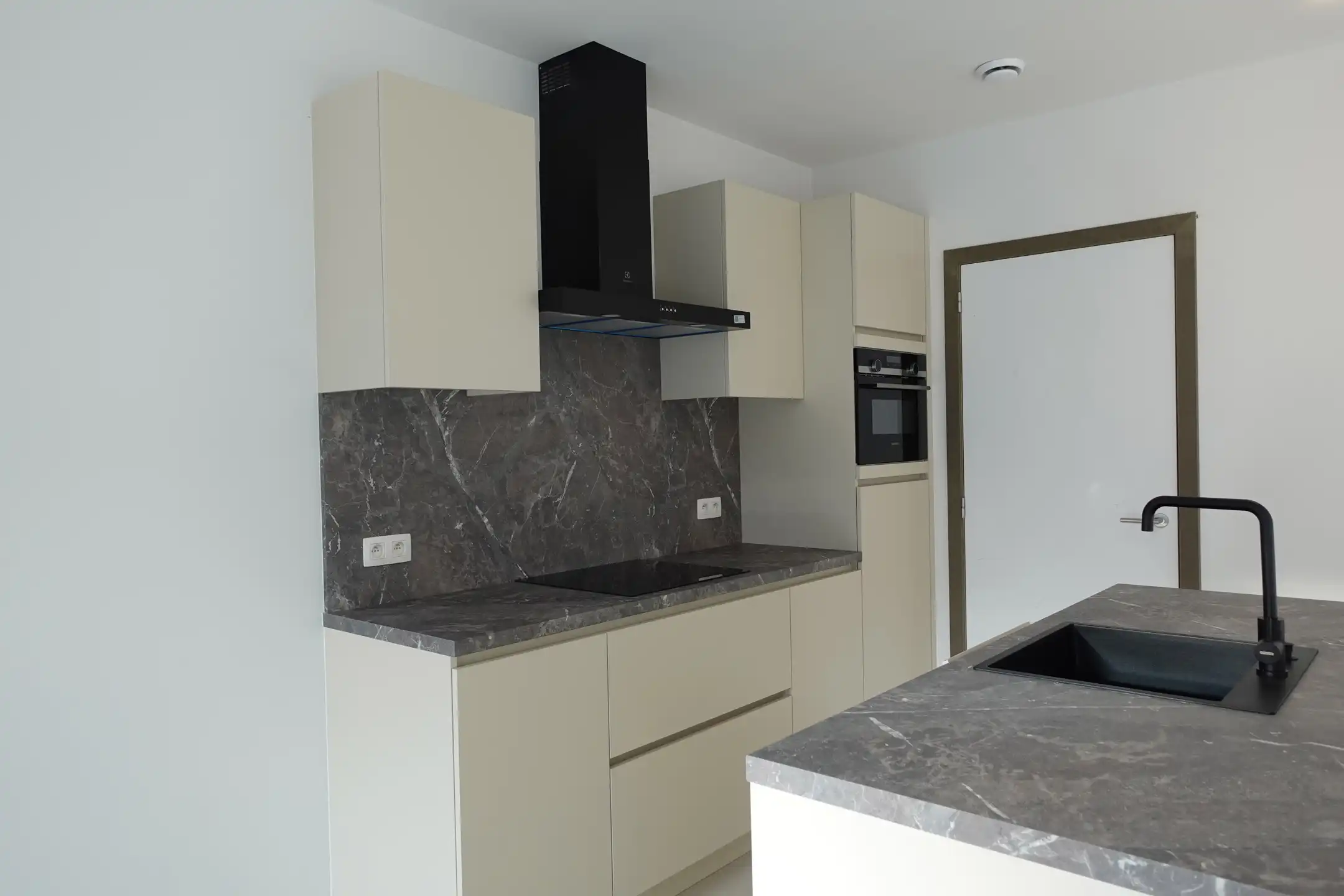 Knap nieuwbouw appartement met 2 slaapkamers te Oud-Turnhout foto {{pictureIndex}}