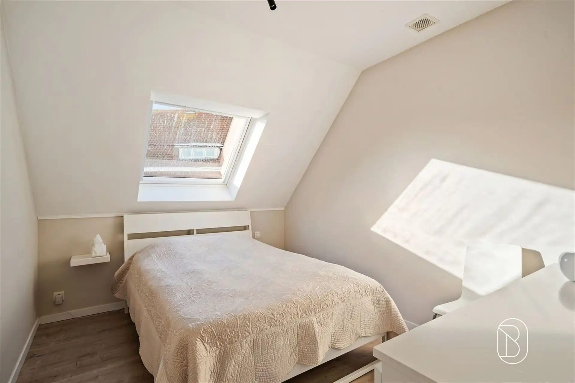 Recente en energiezuinige woning met 3 slk en garagebox foto 15