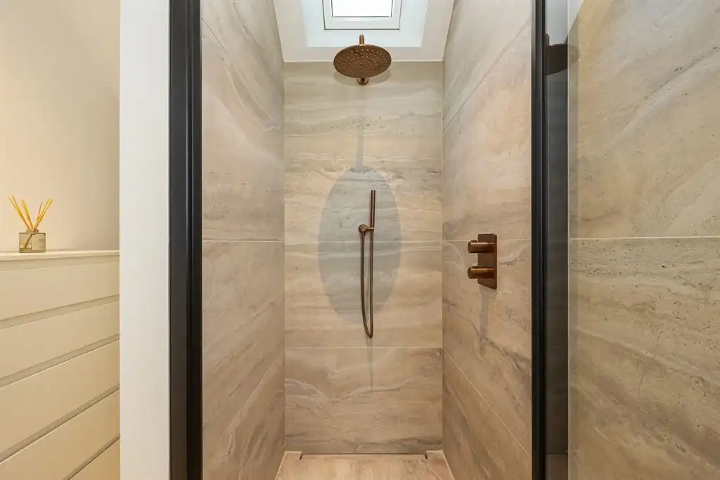 Gerenoveerd duplex appartement met terras foto 11