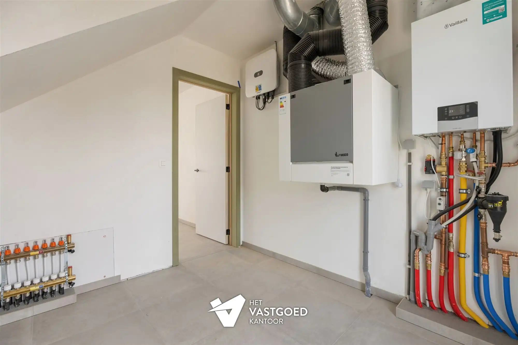 MODERNE AFGEWERKTE NIEUWBOUWWONING OP CENTRALE EN RUSTIGE LIGGING TE PEER foto 12