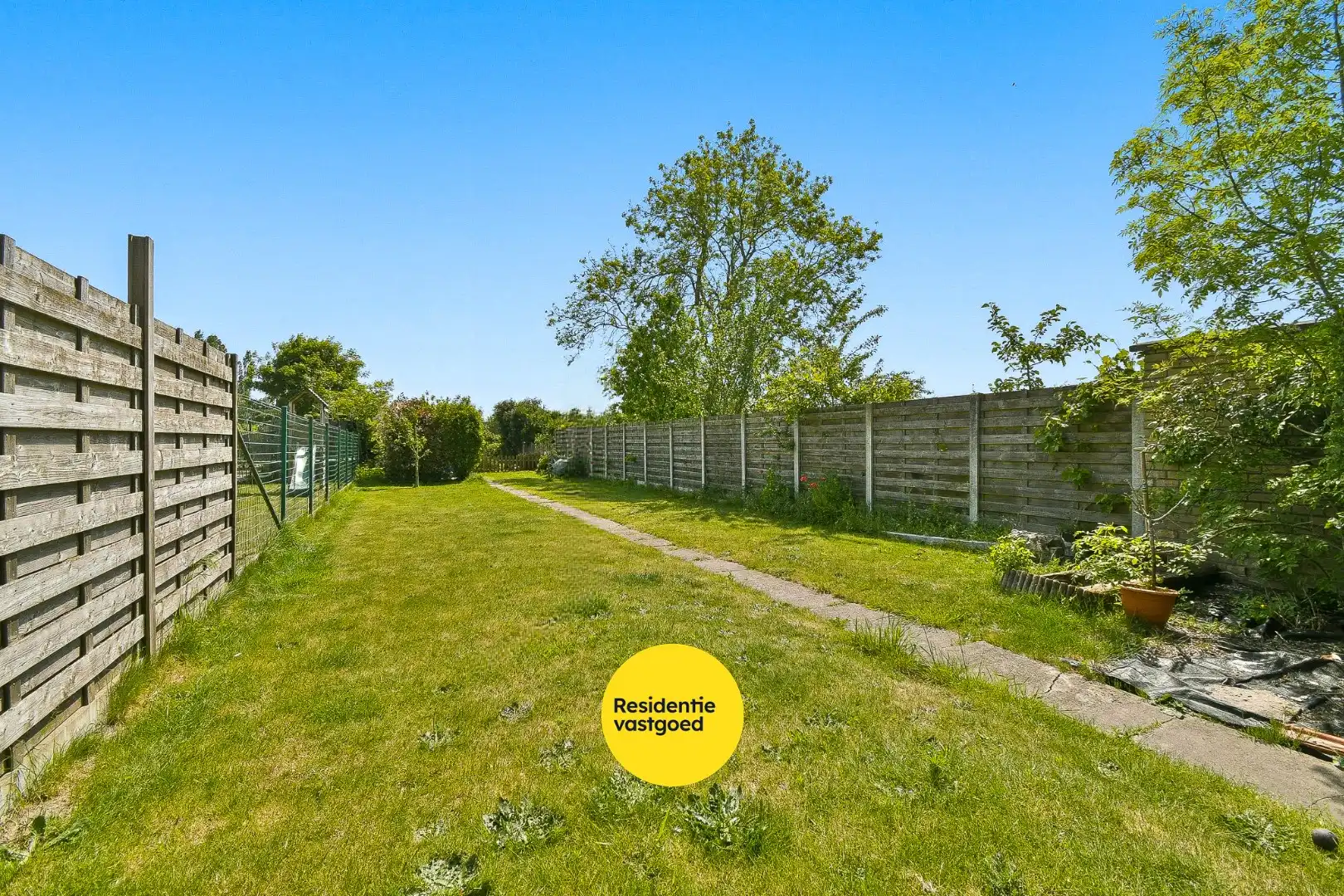 Gezinswoning met ruime tuin foto 23