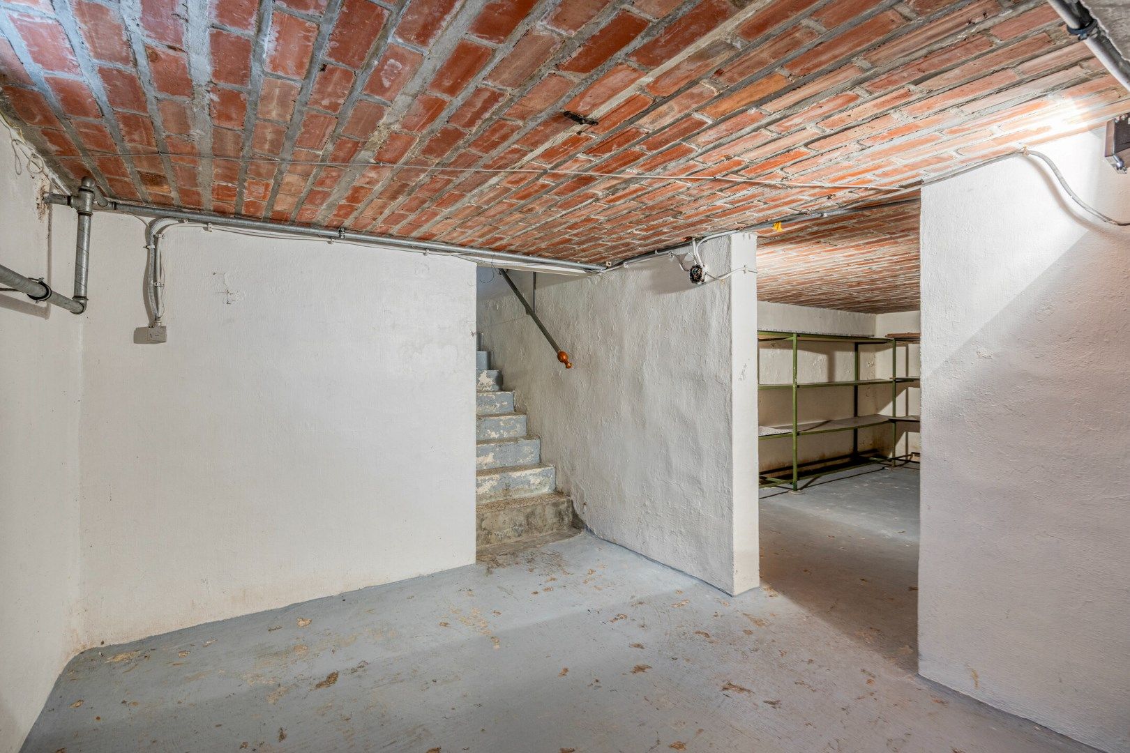 Ruime op te frisse woning op een perceel van 2.210 m² ! foto 23