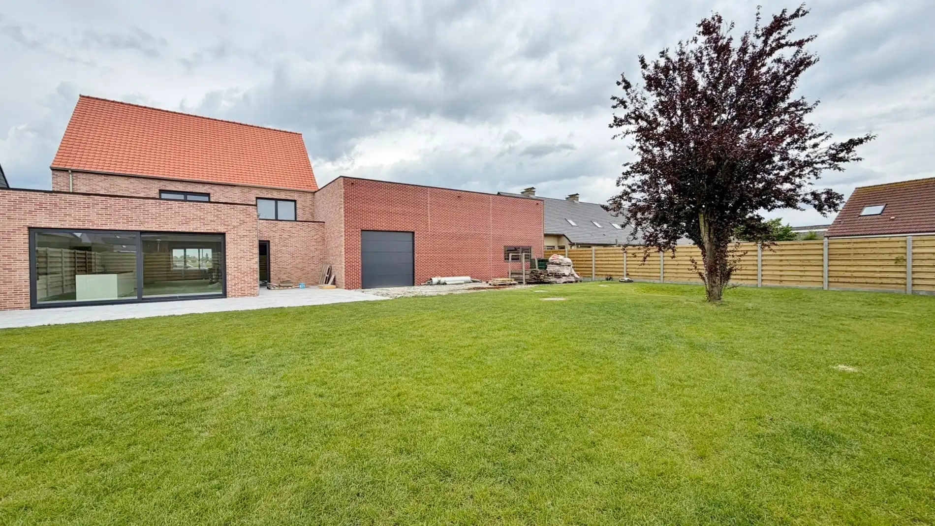 Zeer ruime nieuwbouwwoning in de dorpskern van Noordschote met grote garage en tuin.  foto 19