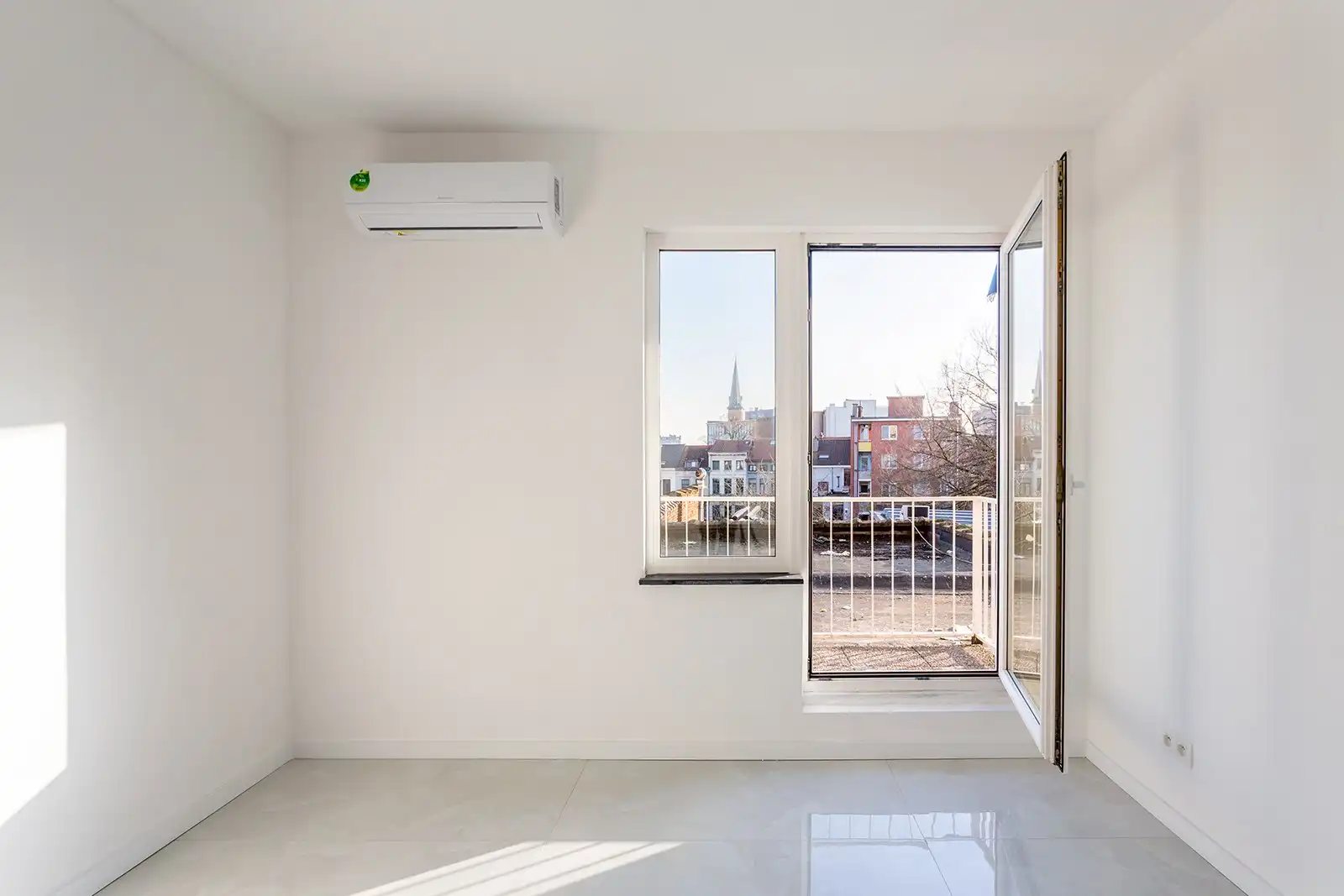 Recent gerenoveerd app. met 2 slpks en 2 terrassen foto 20