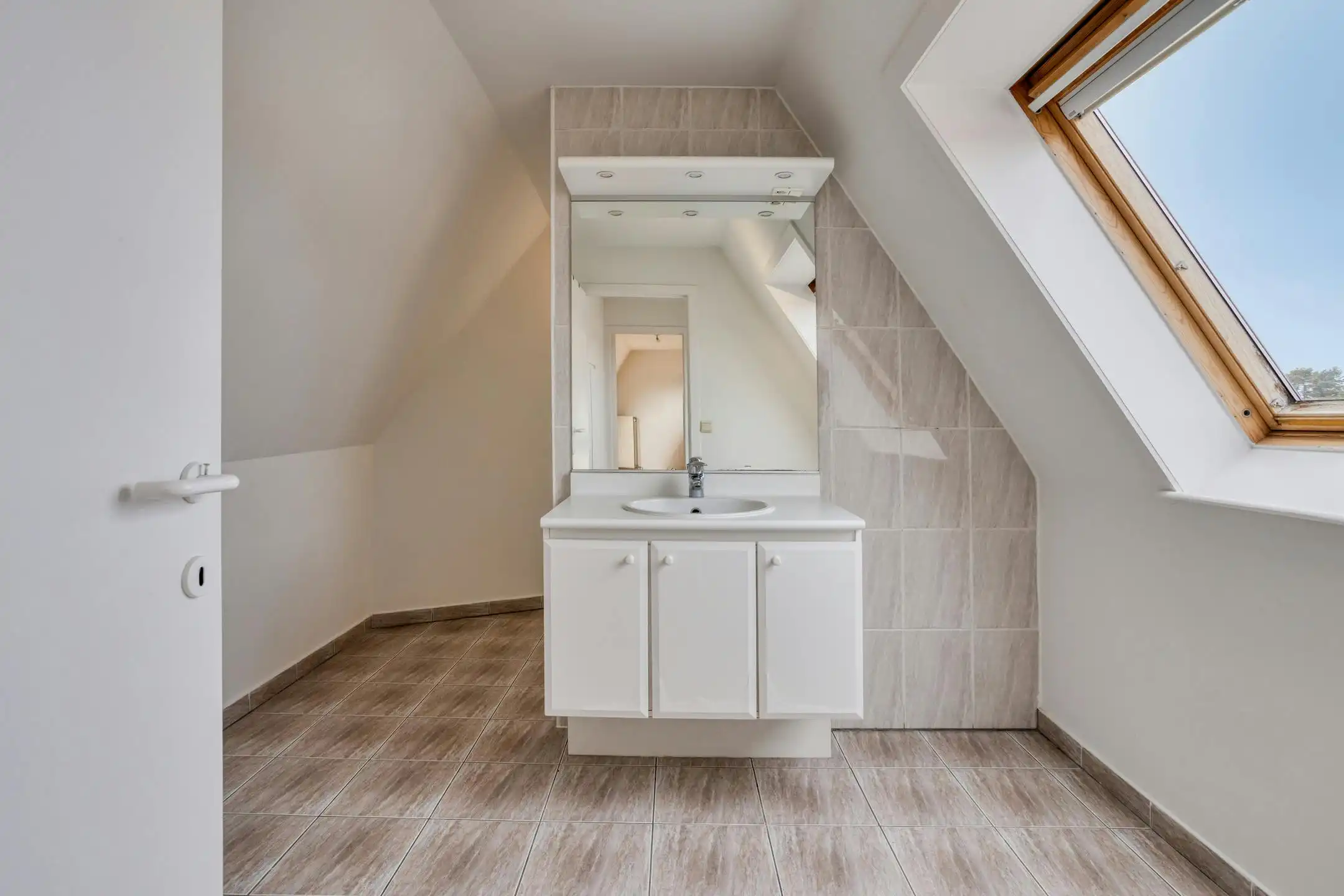 Lichtrijk en ruim duplex appartement te koop in Knokke foto 14