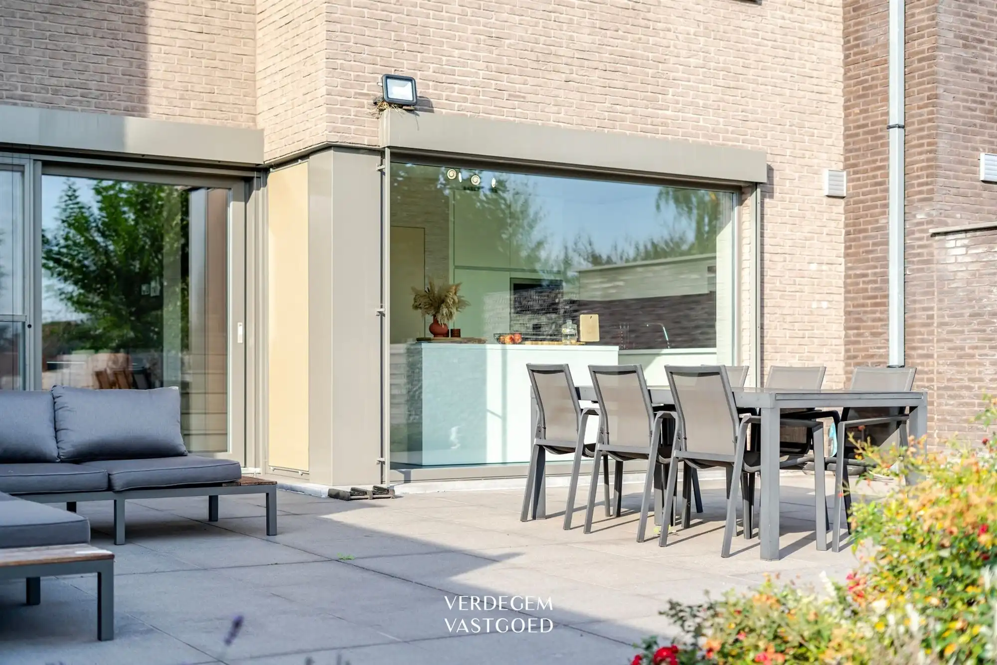Knappe woning in een rustige buurt met 4 slaapkamers en heerlijke tuin foto 17