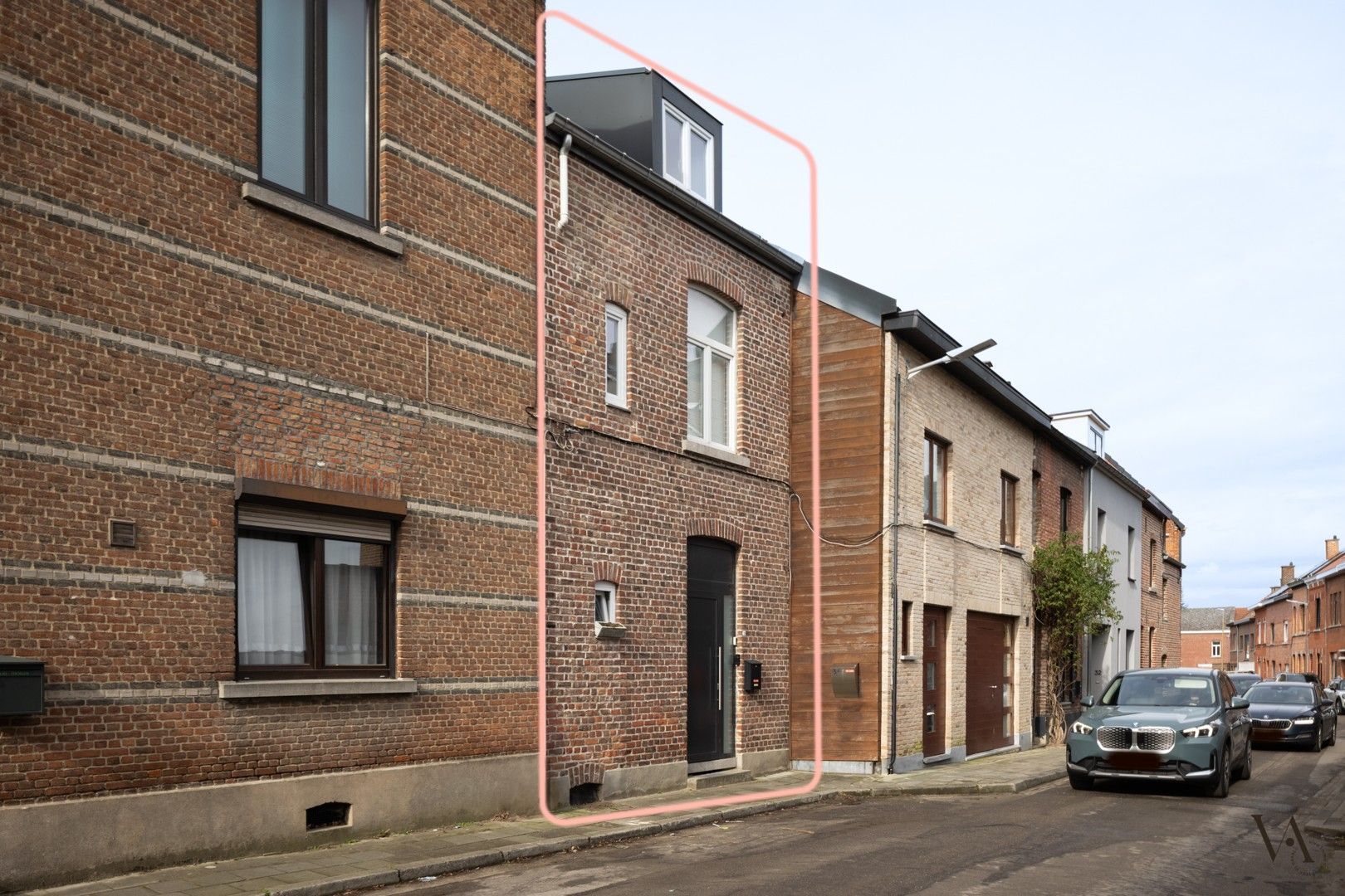 Gerenoveerde rijwoning met tuin in populaire buurt foto 1