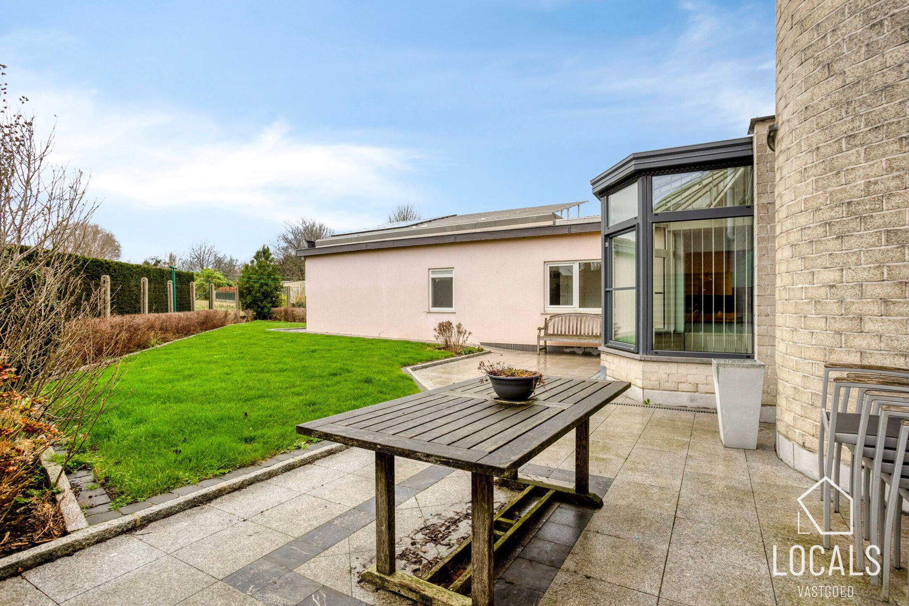 Ruime gezinswoning op centrale ligging in Haaltert foto 2