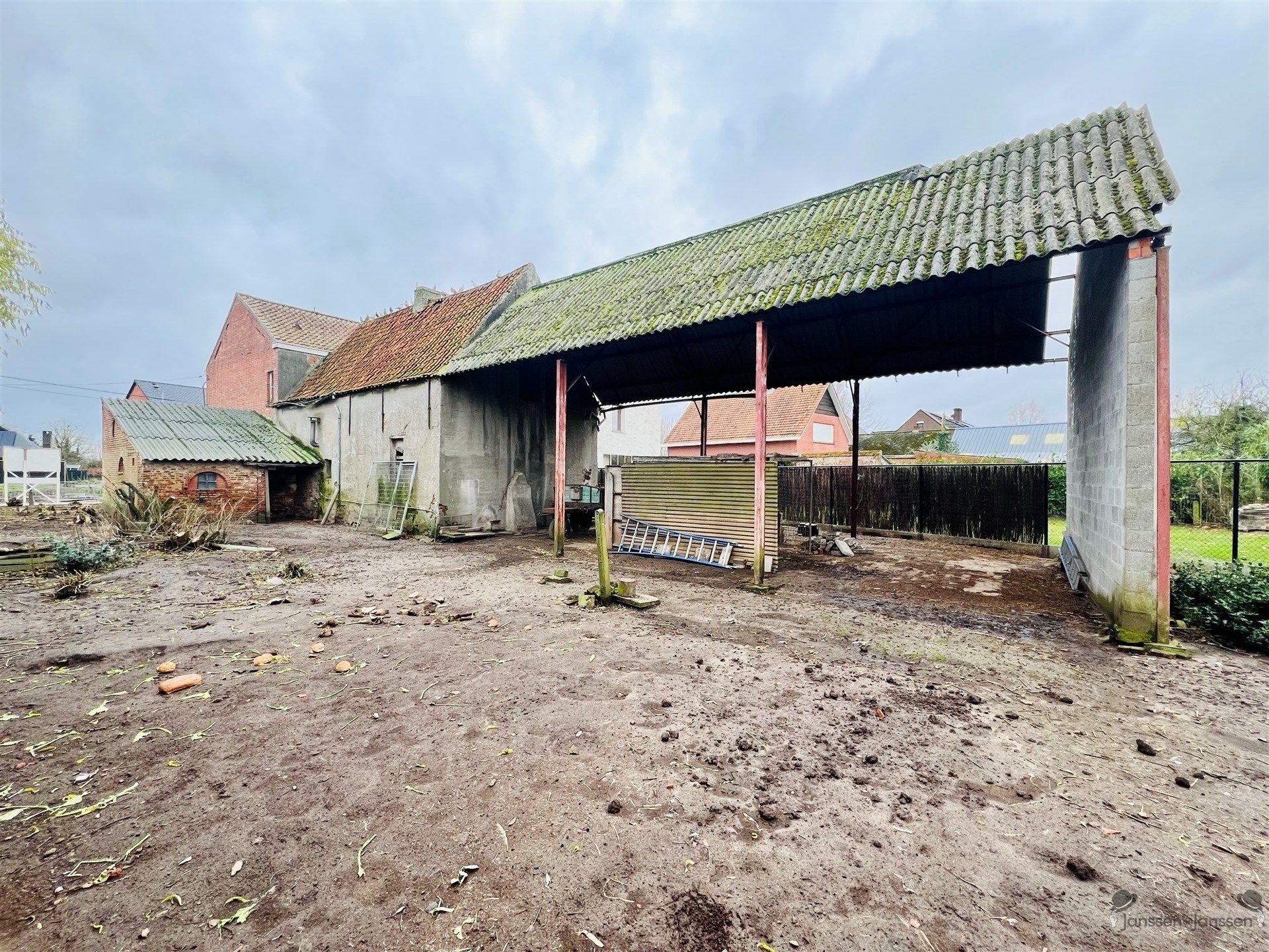 Totaal te renoveren open bebouwing met mogelijkheden foto 5