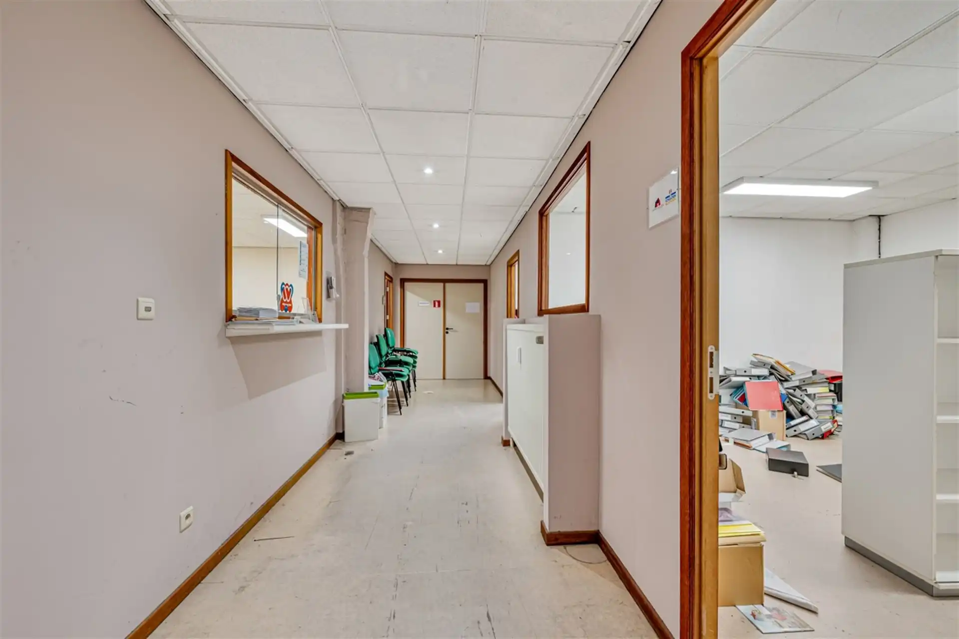 Kantoorgebouw met bruikbare vloeroppervlakte van 900m² en vijf parkeerplaatsen te Aalst foto 18