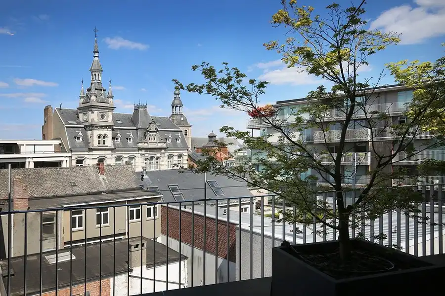 LUXUEUS AFGEWERKT, RIANT PENTHOUSE MET UITSTRALING EN ROYAAL ZONOVERGOTEN TERRAS van 167 m² foto 3