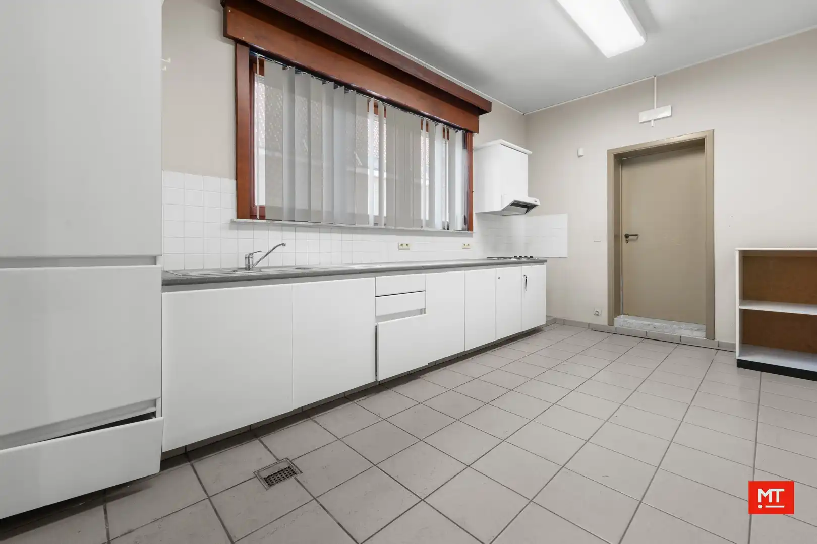 Voormalig politiecommissariaat te koop in Westrozebeke foto 6