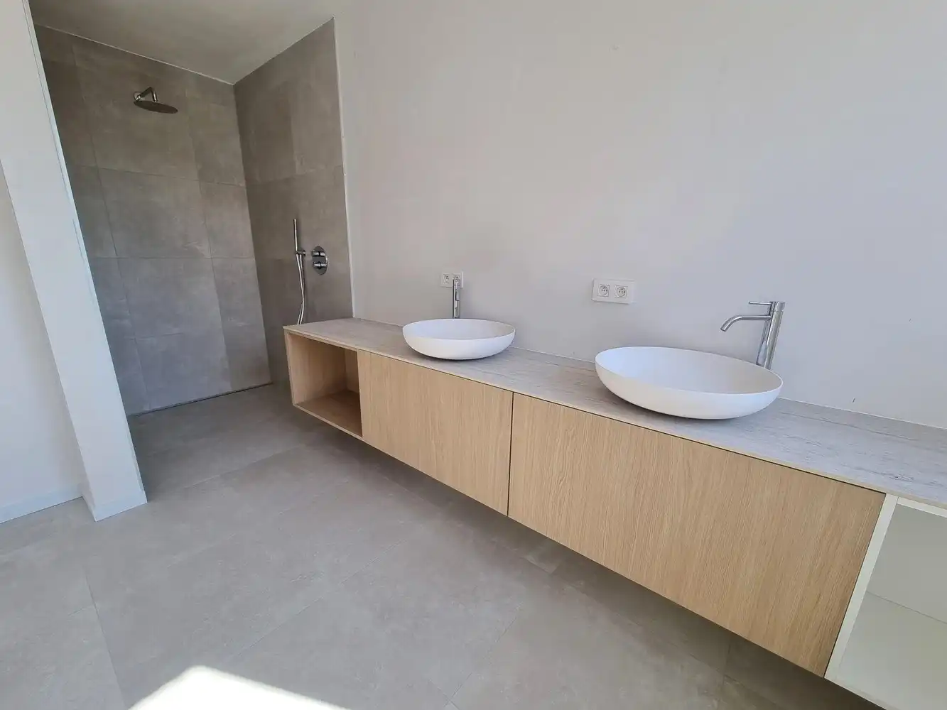 Prachtig, volledig afgewerkte nieuwbouw woning. Rustige ligging. foto 8