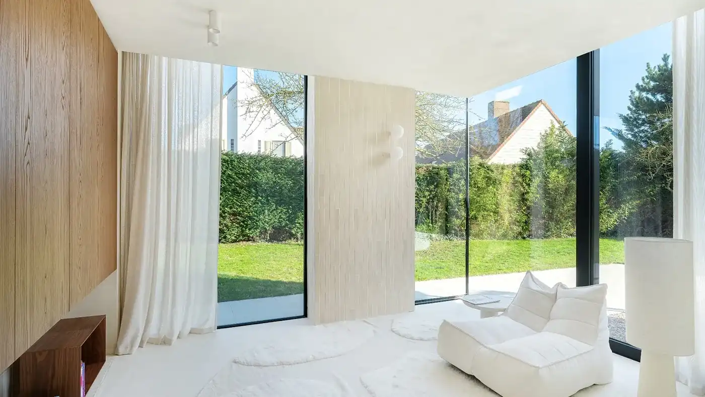 Alleenstaande en luxueus gerenoveerde villa op een rustige en residentiële ligging in Knokke foto 10