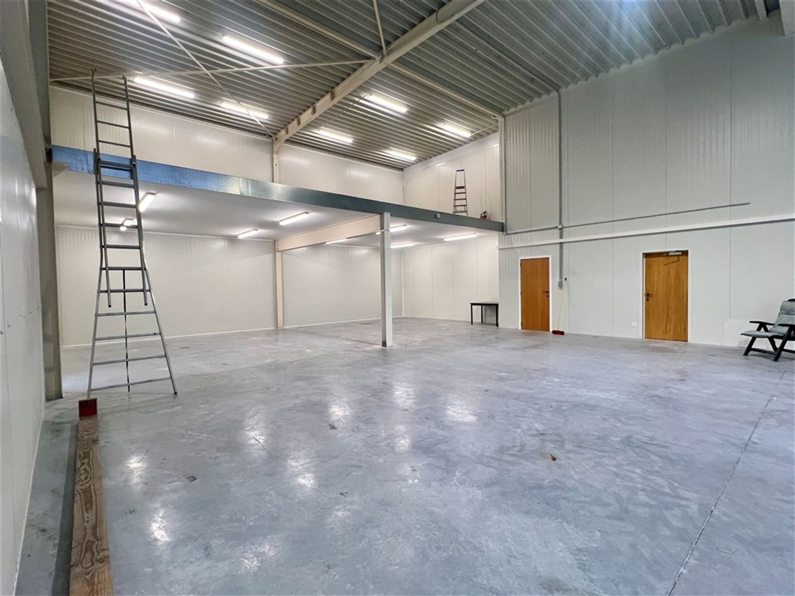 Nieuwbouw magazijn met kantoren in Lokeren foto 5