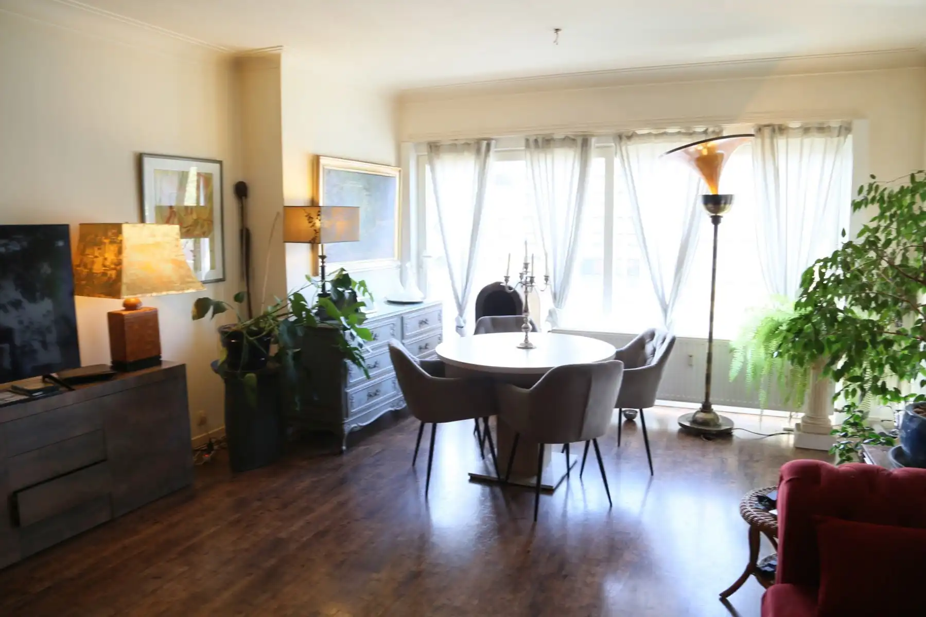 Licht appartement met 2 terrassen op centrale locatie. foto 4