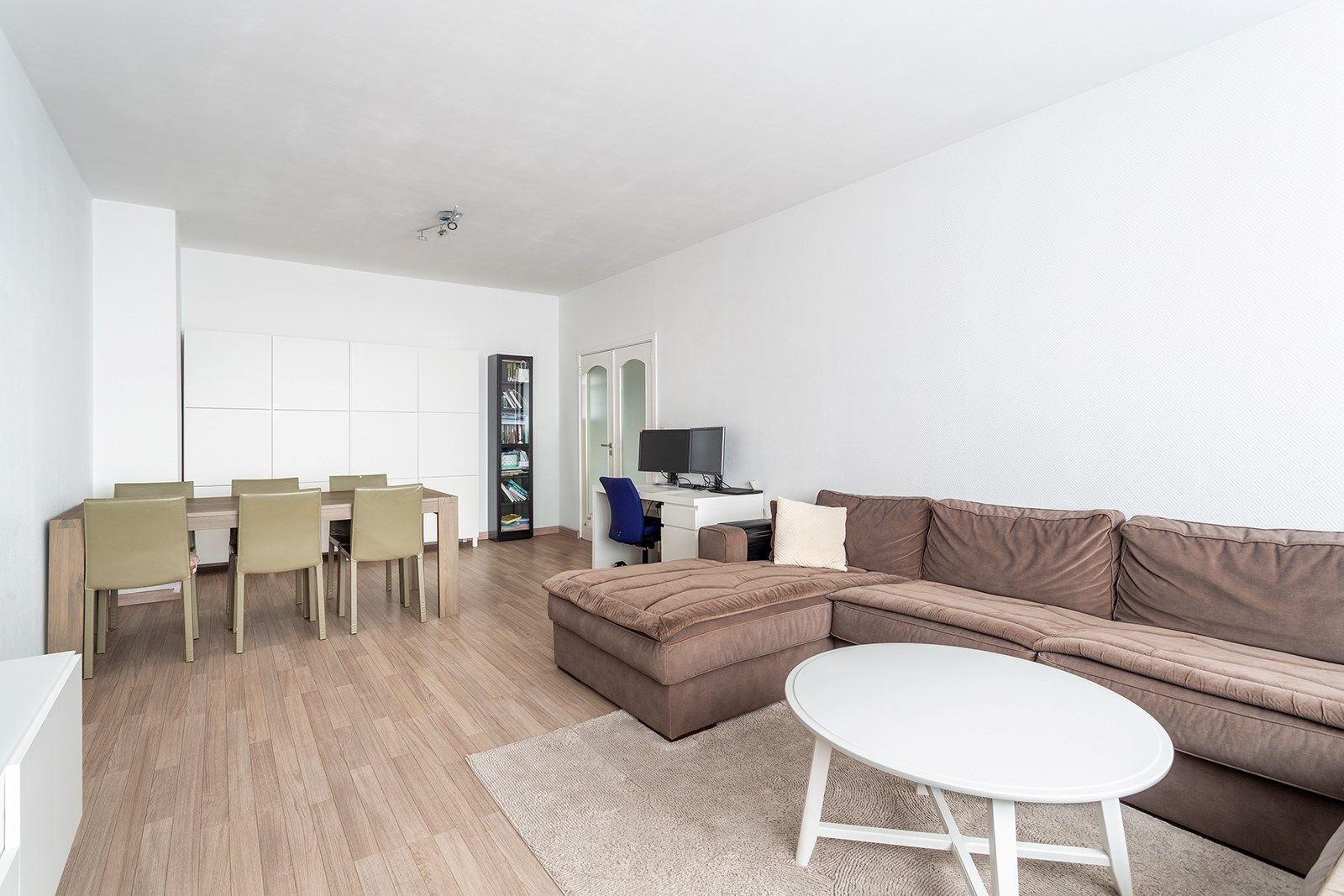Instapklaar appartement met 2 slpk nabij het Park den Brandt foto 6