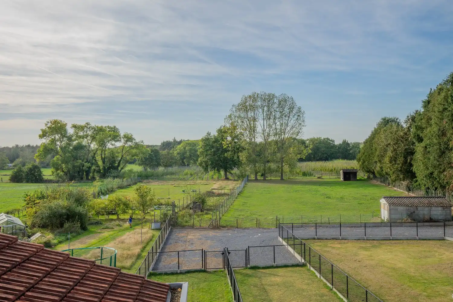 Gerenoveerde halfopen bebouwing met 3 slaapkamers, tuin en 2 autostaanplaatsen! foto 7