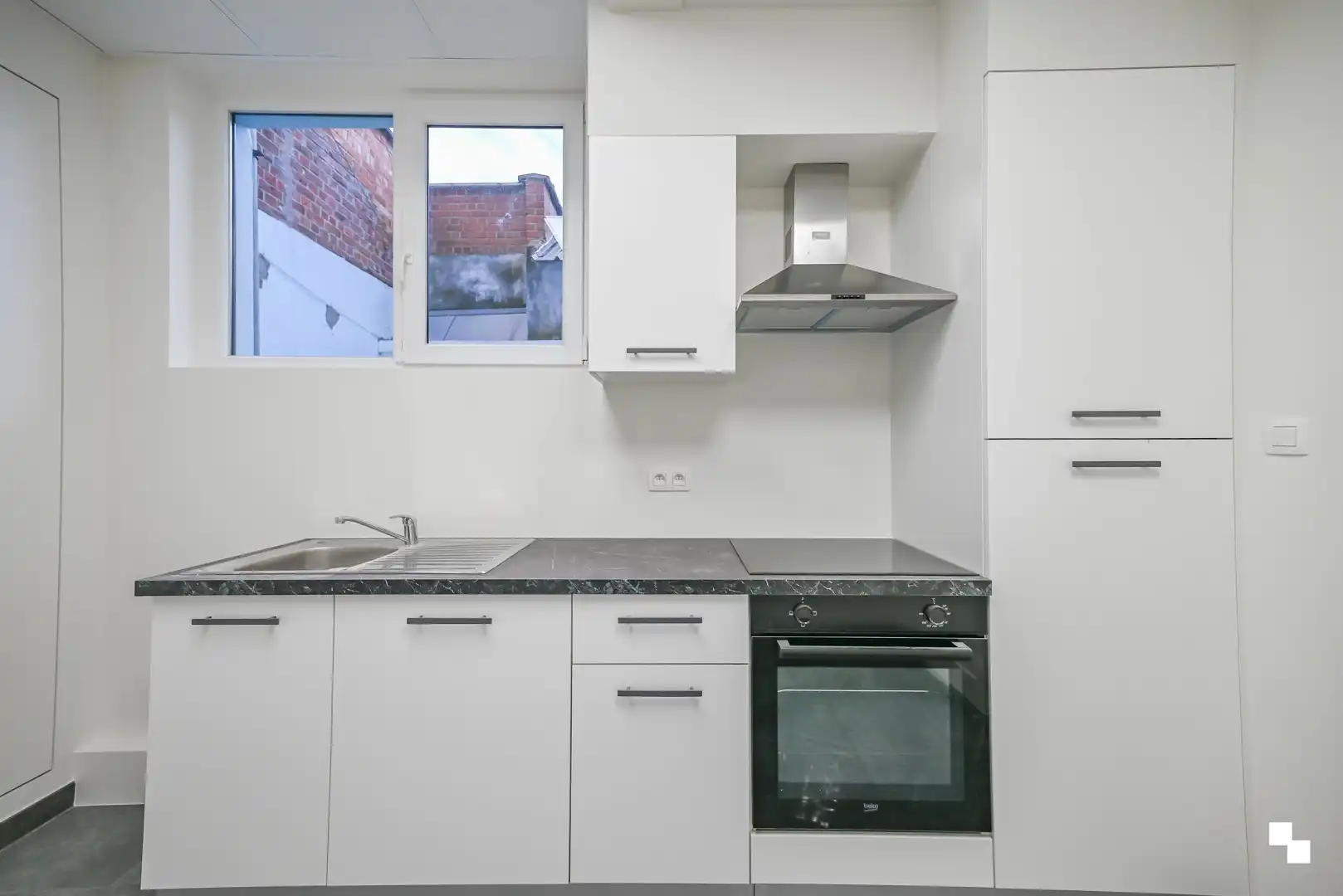 Gerenoveerde woning nabij centrum Izegem foto 8