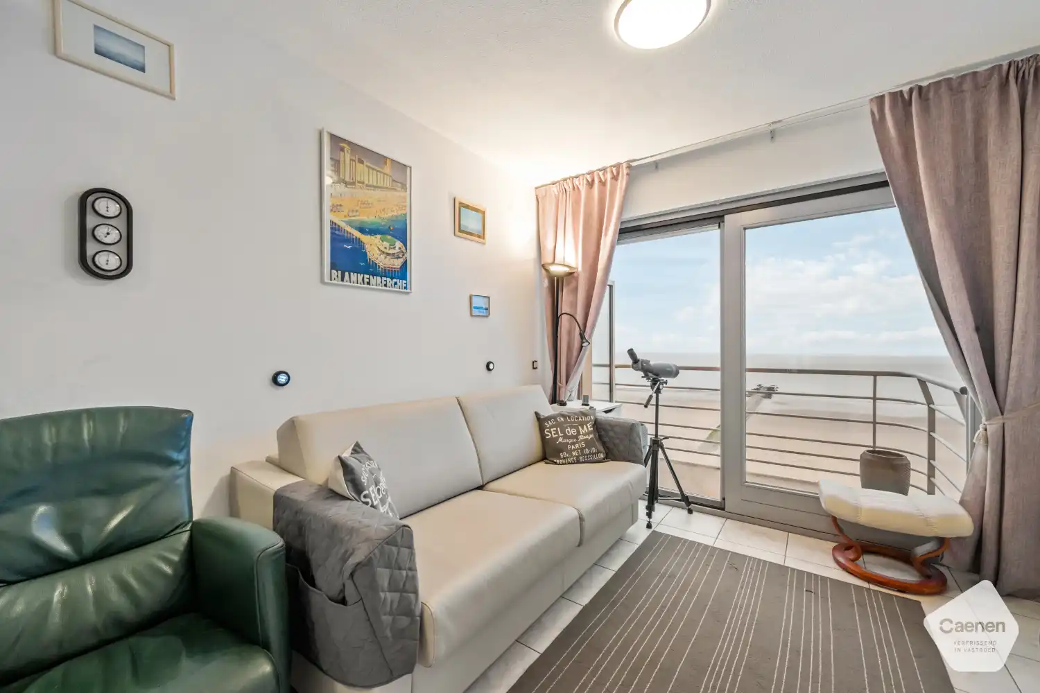 Instapklare studio met prachtig frontaal zeezicht foto 2