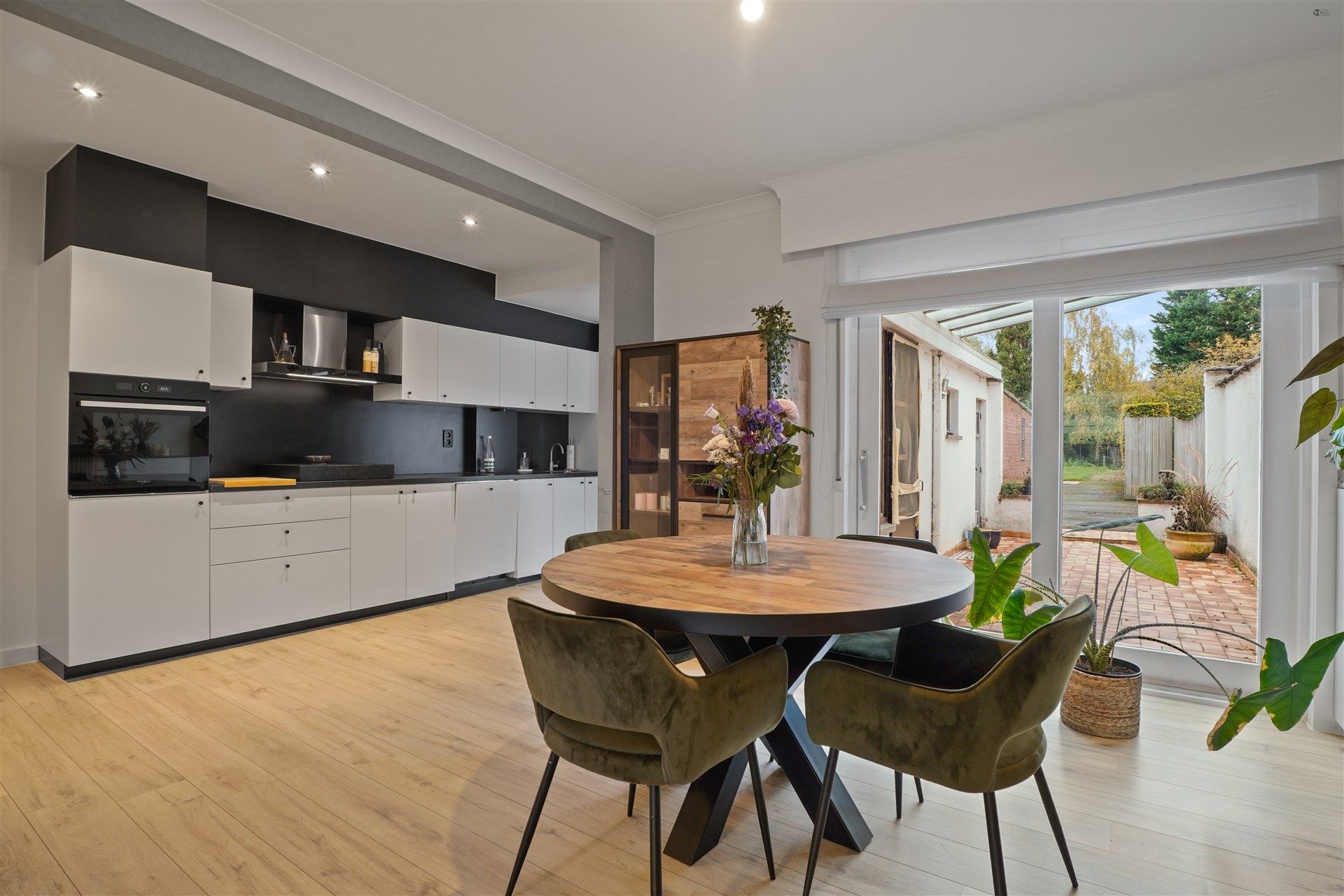 Rijwoning nabij centrum Stekene foto 8