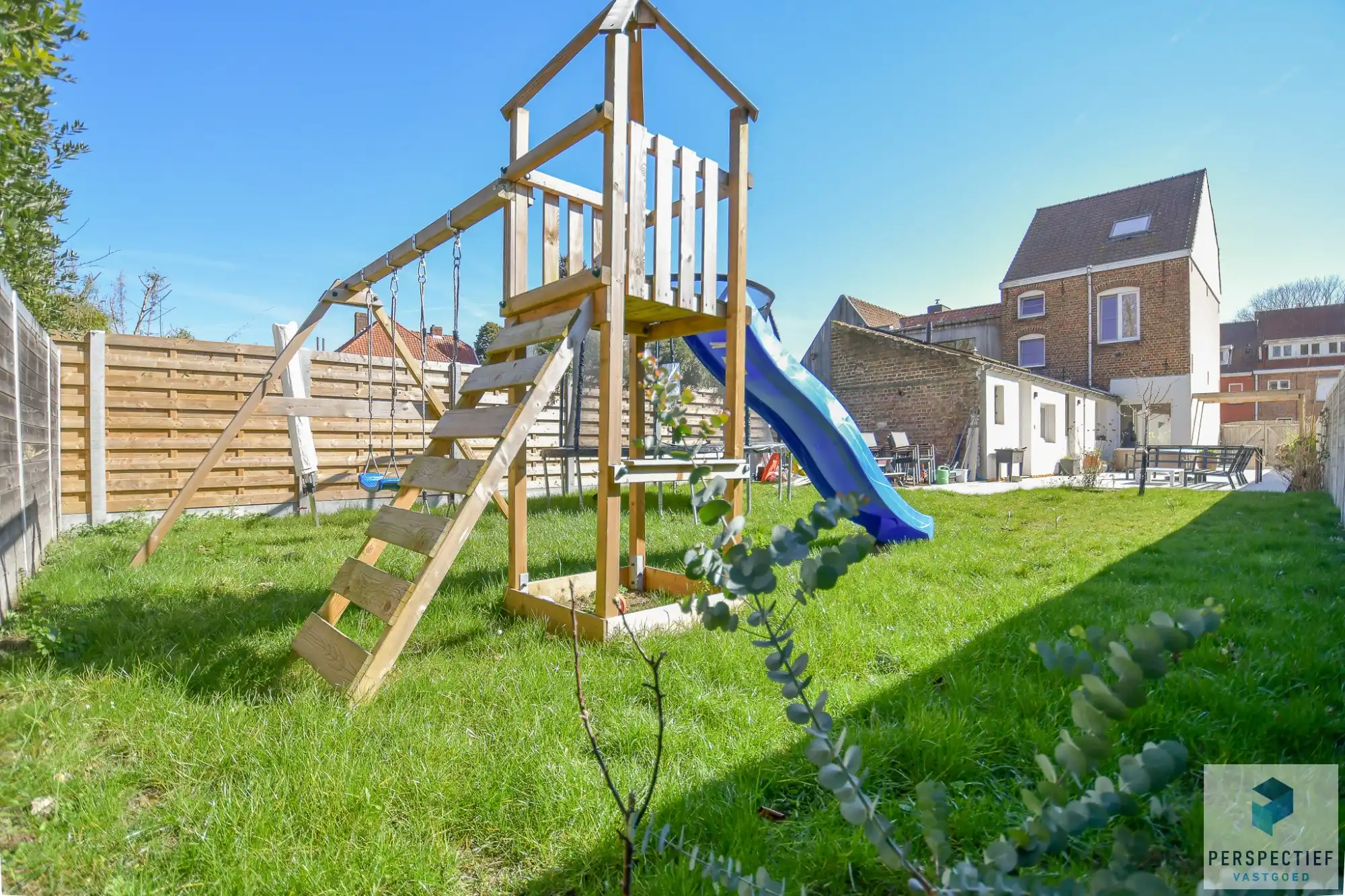 Ruime mooi gerenoveerde woning met 3 slpk en tuin foto 3