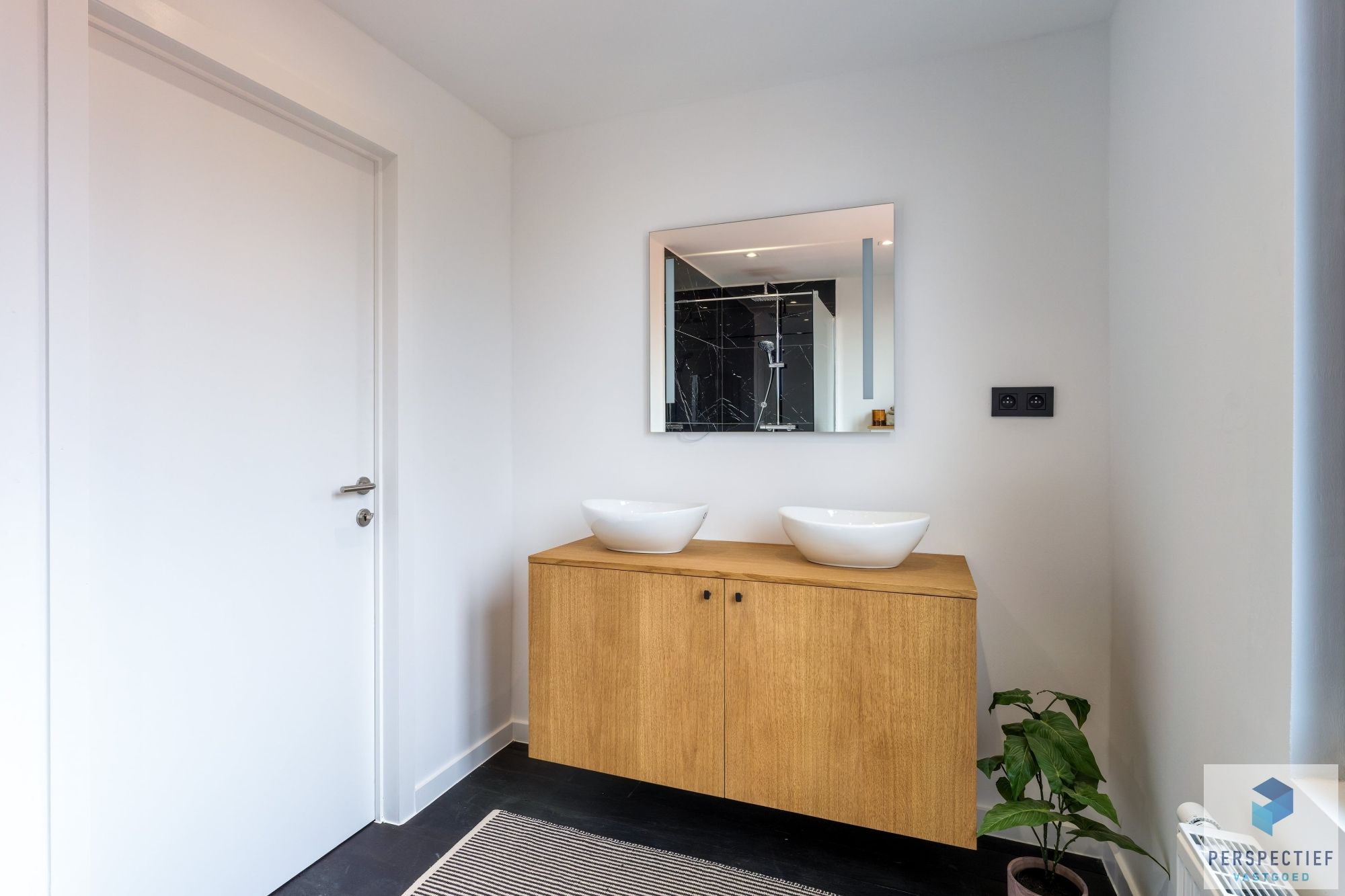 Stijlvol gerenoveerde woning met tuin op toplocatie foto 20