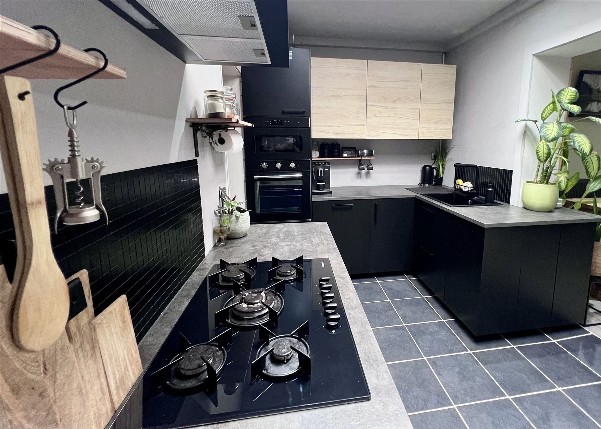 Charmante woning met tuin, garage en 2 staanplaatsen foto 8