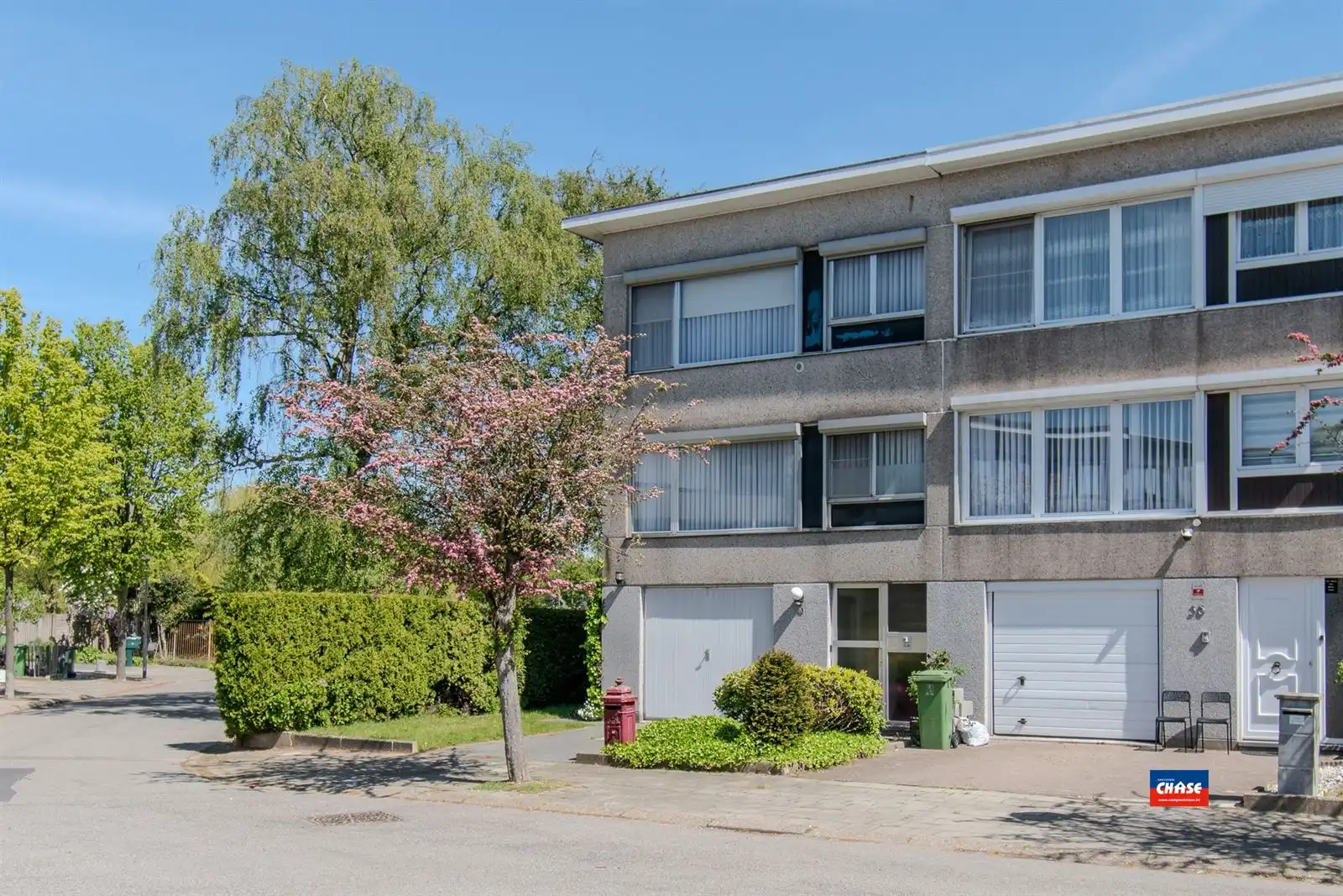 HOB met drie slaapkamers, garage en tuin foto 21