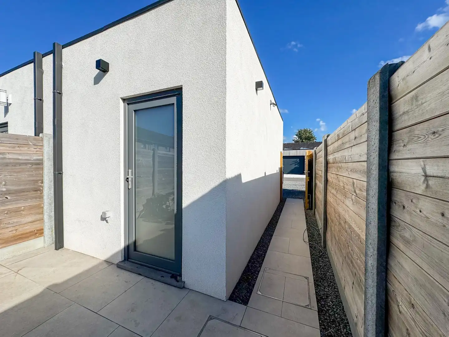 Mooi afgewerkte rijwoning met 3 slaapkamers, tuin en garage op toplocatie! foto 4