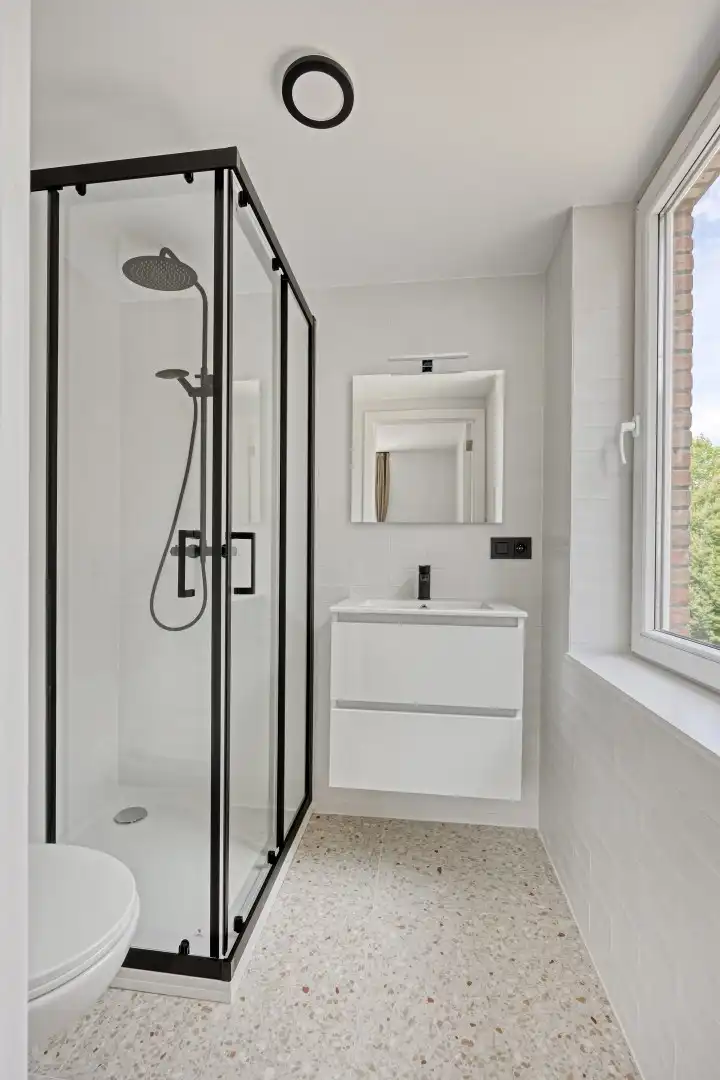 Volledig gerenoveerde studentenkamer in residentie met 29 studentenkamers met eigen sanitair en terras in hartje Leuven - EPC label A! foto 8