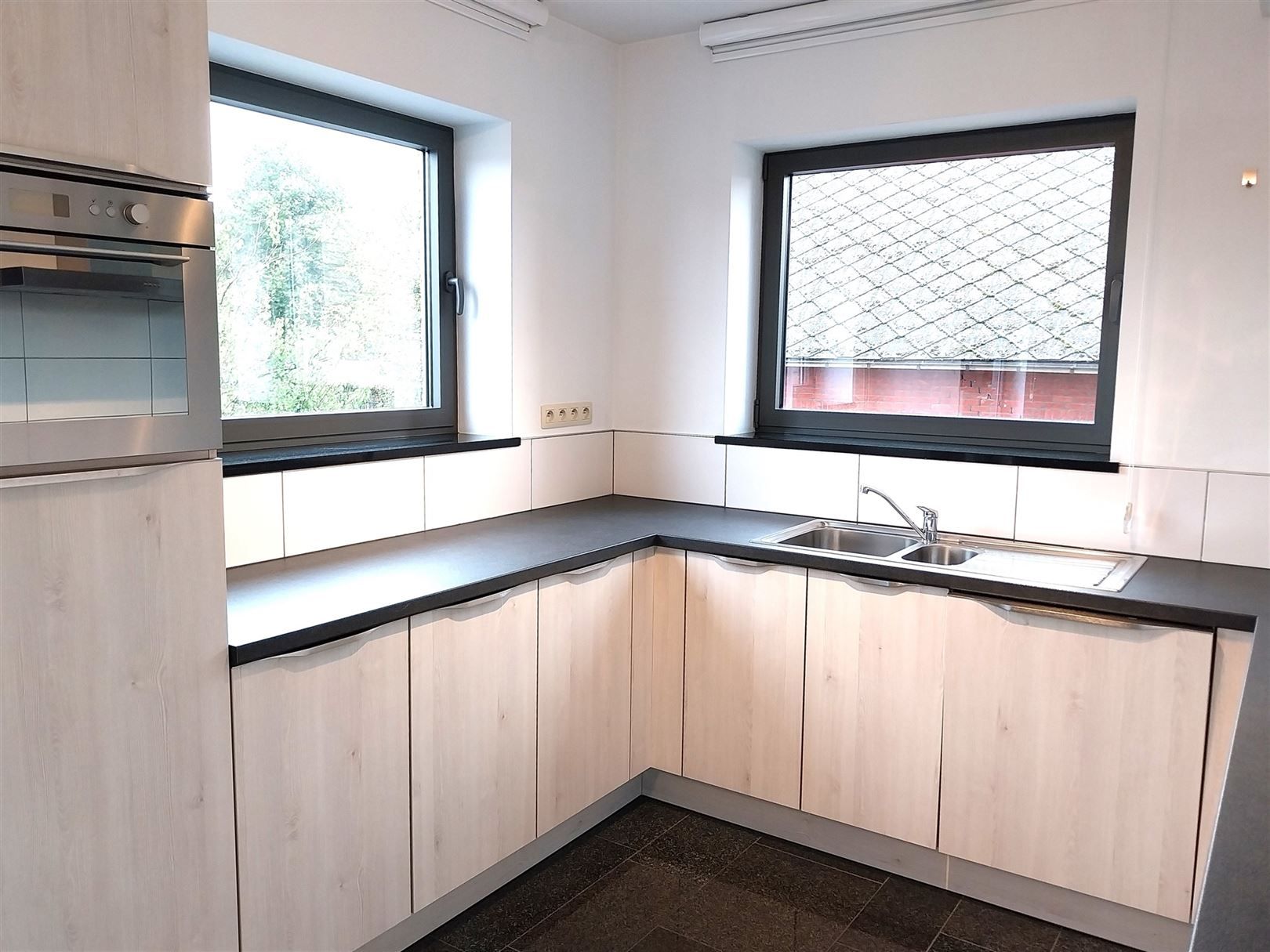 TE HUUR: Zeer ruim duplex appartement met 3 slaapkamers te Zolder! foto 4