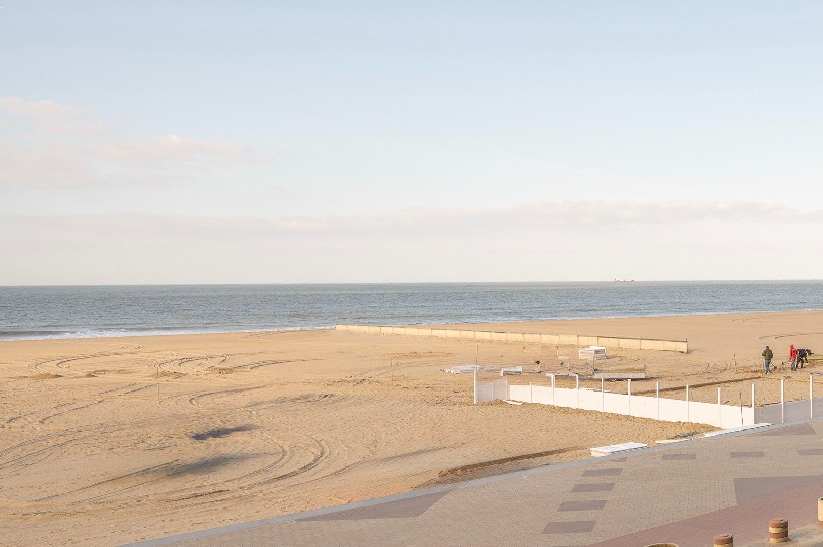 Prachtig appartement met frontaal zeezicht gelegen in hartje het Zoute met 6 meter gevelbreedte. foto 5