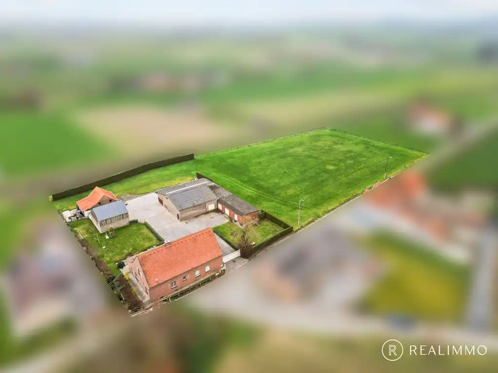 Zéér ruime rustig gelegen villa met bijgebouwen op  8.292m² foto 2