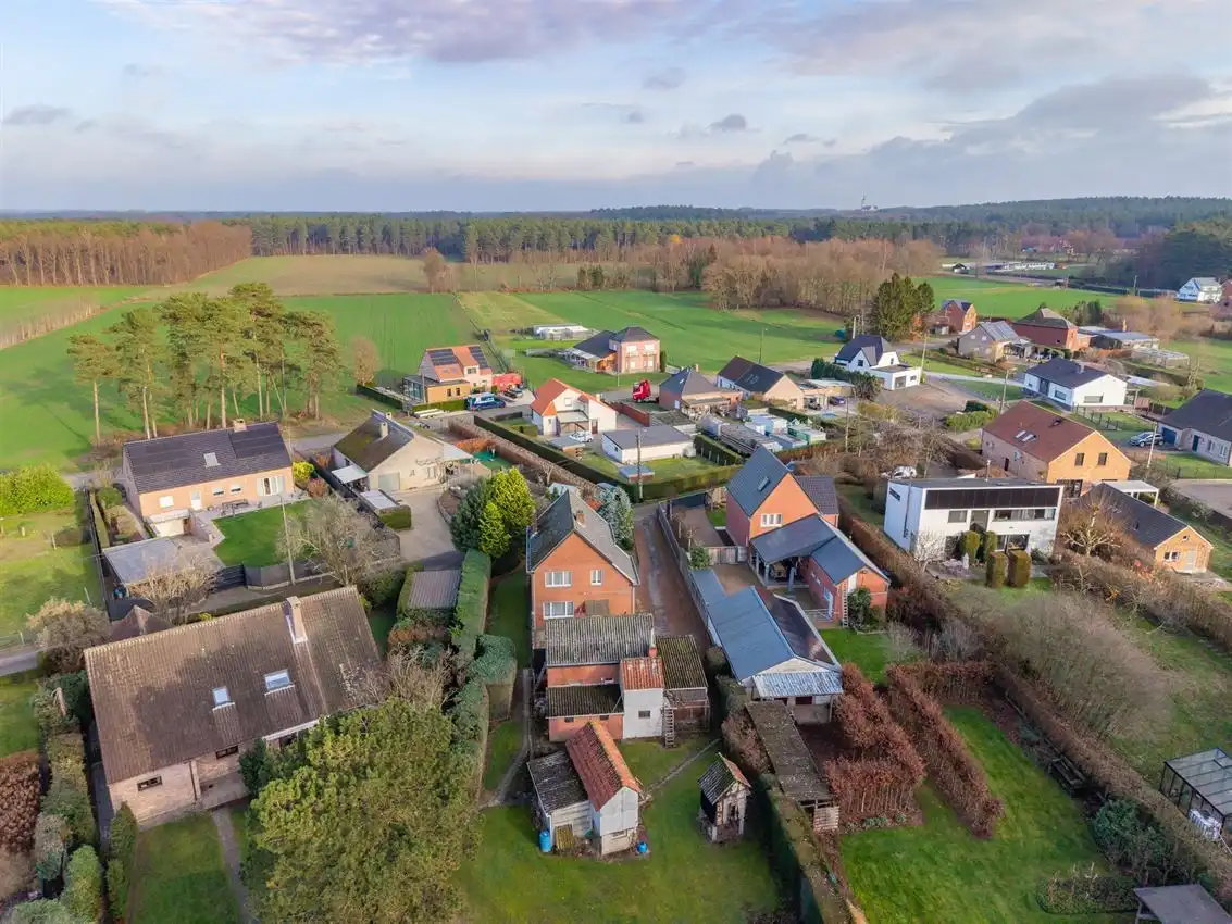 Vrijstaande woning met 3slk in verkeersluwe straat foto 32