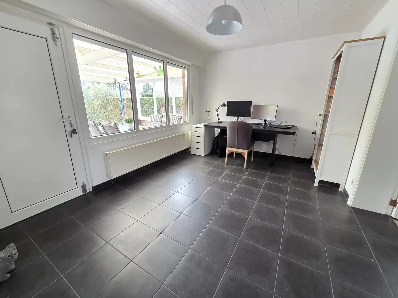 Ruime woning met 3 ruime slaapkamers en bureau, grote zolder en achterliggend weiland foto 8