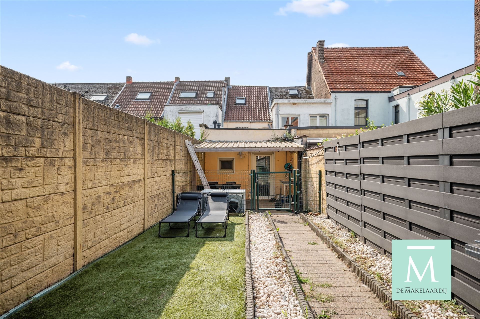 Op te frissen starterswoning en achterbouw (met mogelijkheid tot inichten van bijkomende slaapkamers/bureau-hobbyruimte...) foto 16