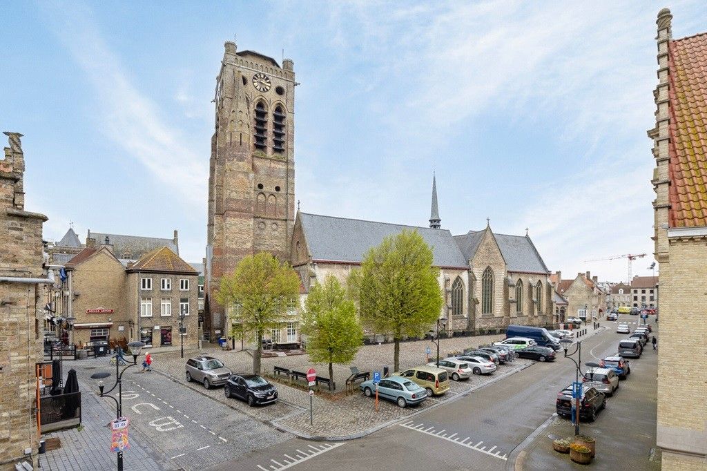 VEURNE: Commercieel gelegen investeringspand, handelsgelijkvloers van ca 65m² met dubbele garagebox in dé winkelstraat in het historisch centrum van Veurne (verhuurd). foto 14