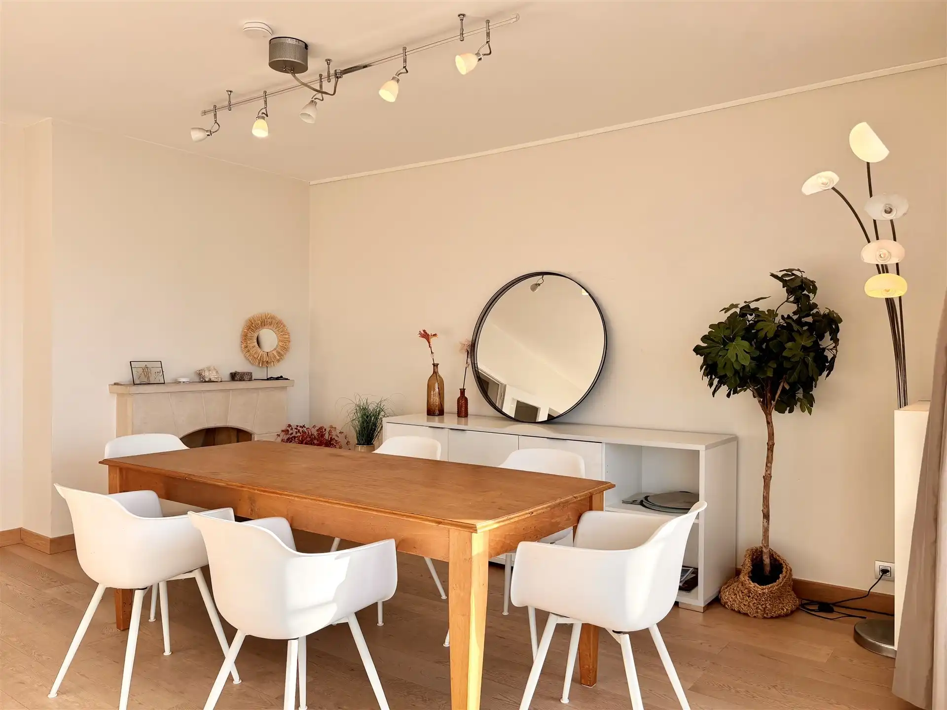 Lichtrijk appartement met zeezicht foto 21