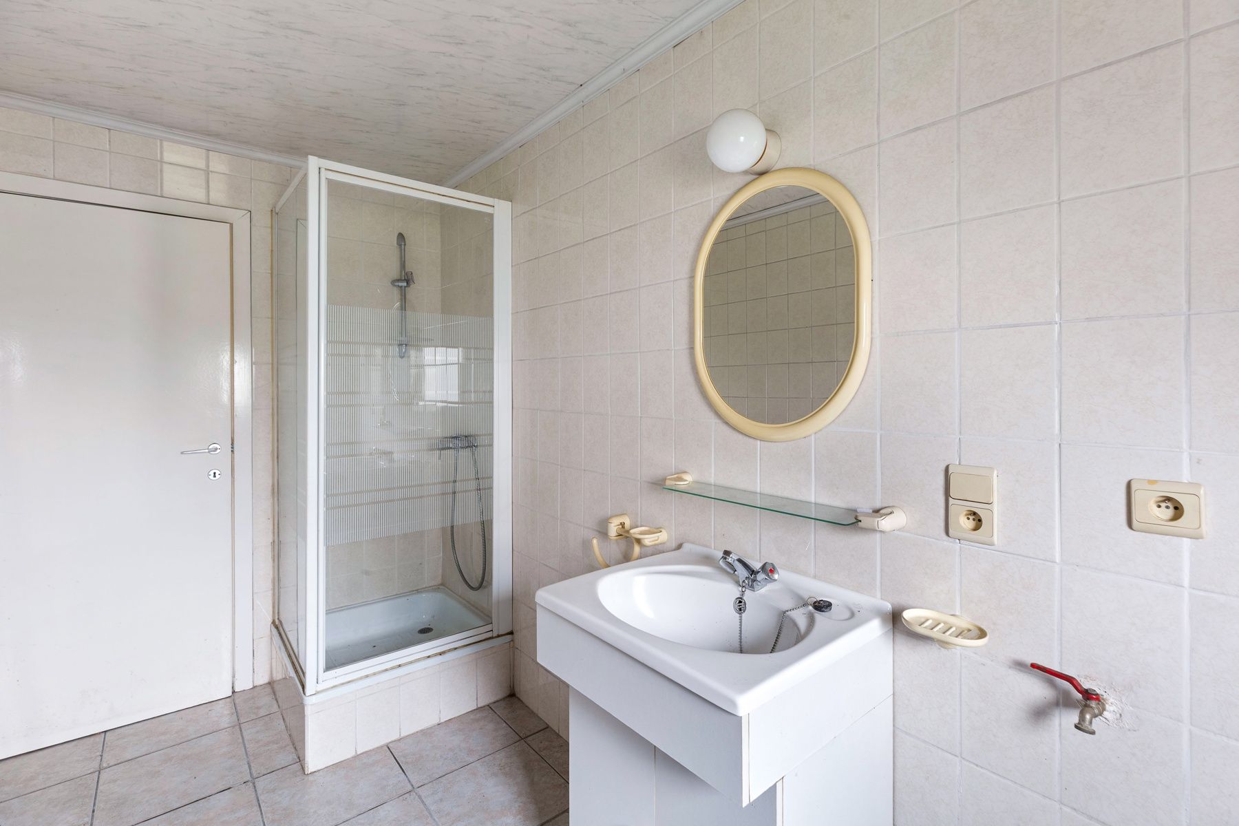 Te renoveren woning in bijzonder rustige straat in Aalter foto 7