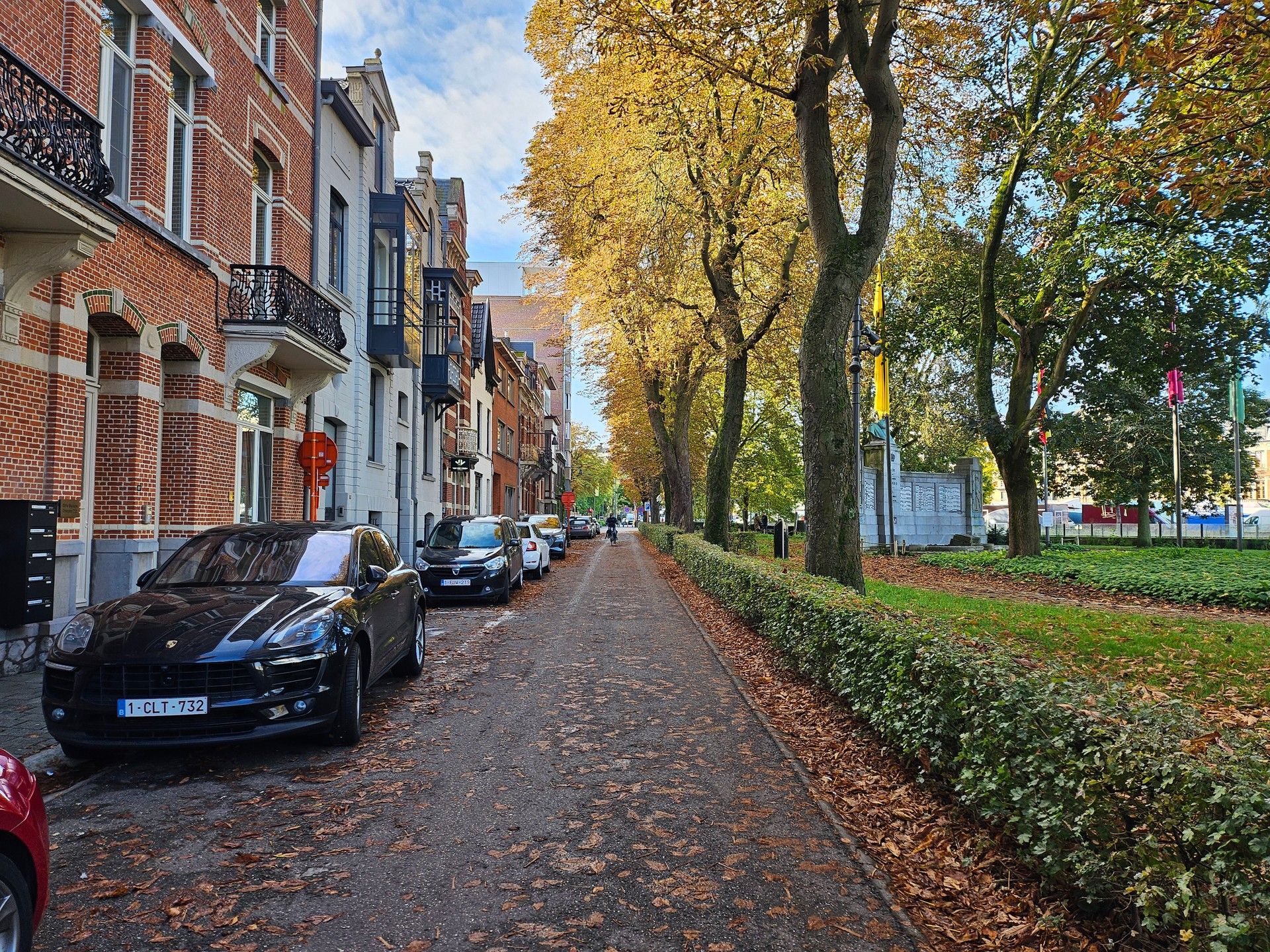 Garagebox op binnengebied, toegang via Kolonel Dusartplein 17 te Hasselt. foto 4