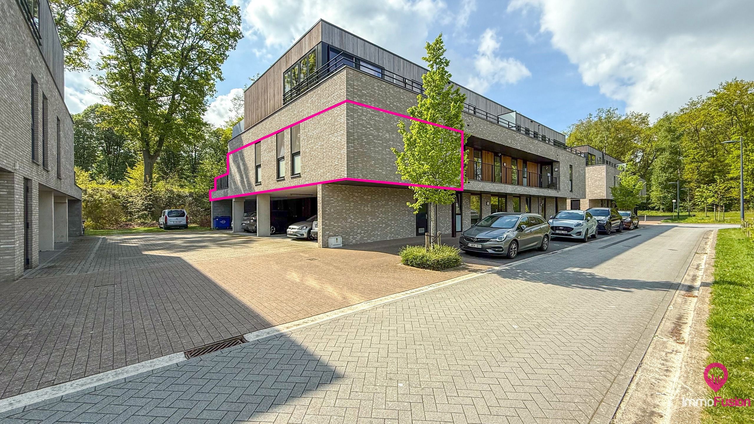 Modern appartement met 3 slpks, terras en autostaanplaats! foto {{pictureIndex}}
