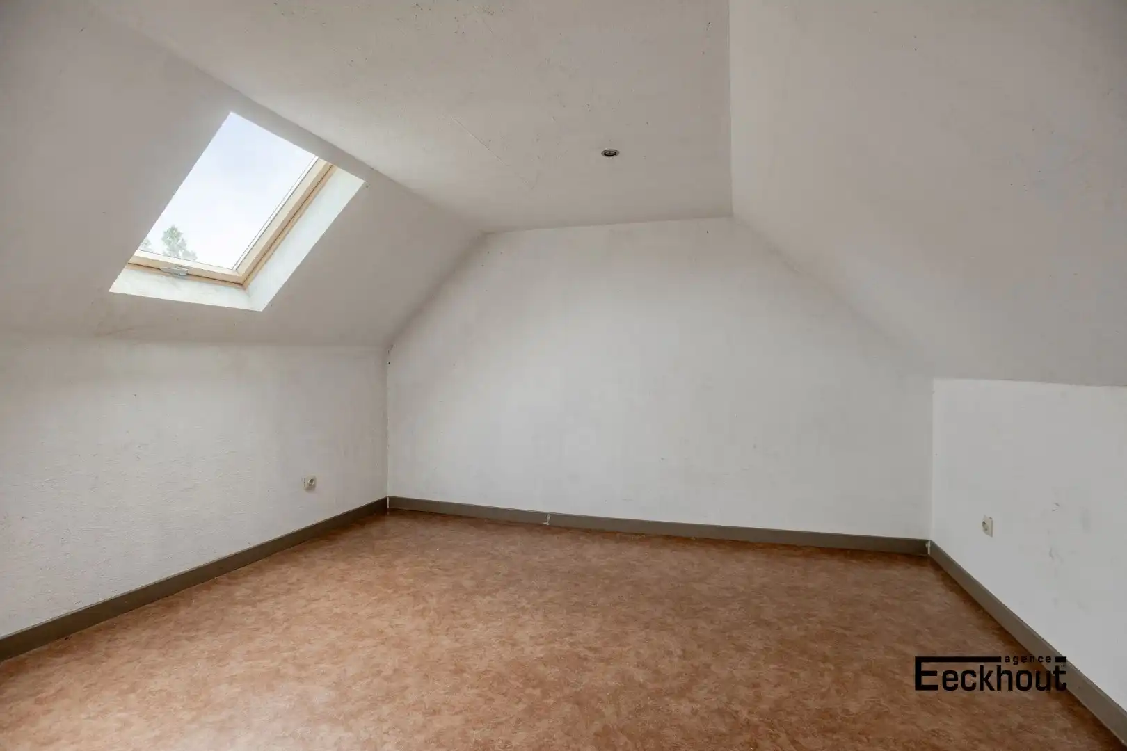 Charmant huisje op ruim perceel met uitbreidingsmogelijkheden! foto 10